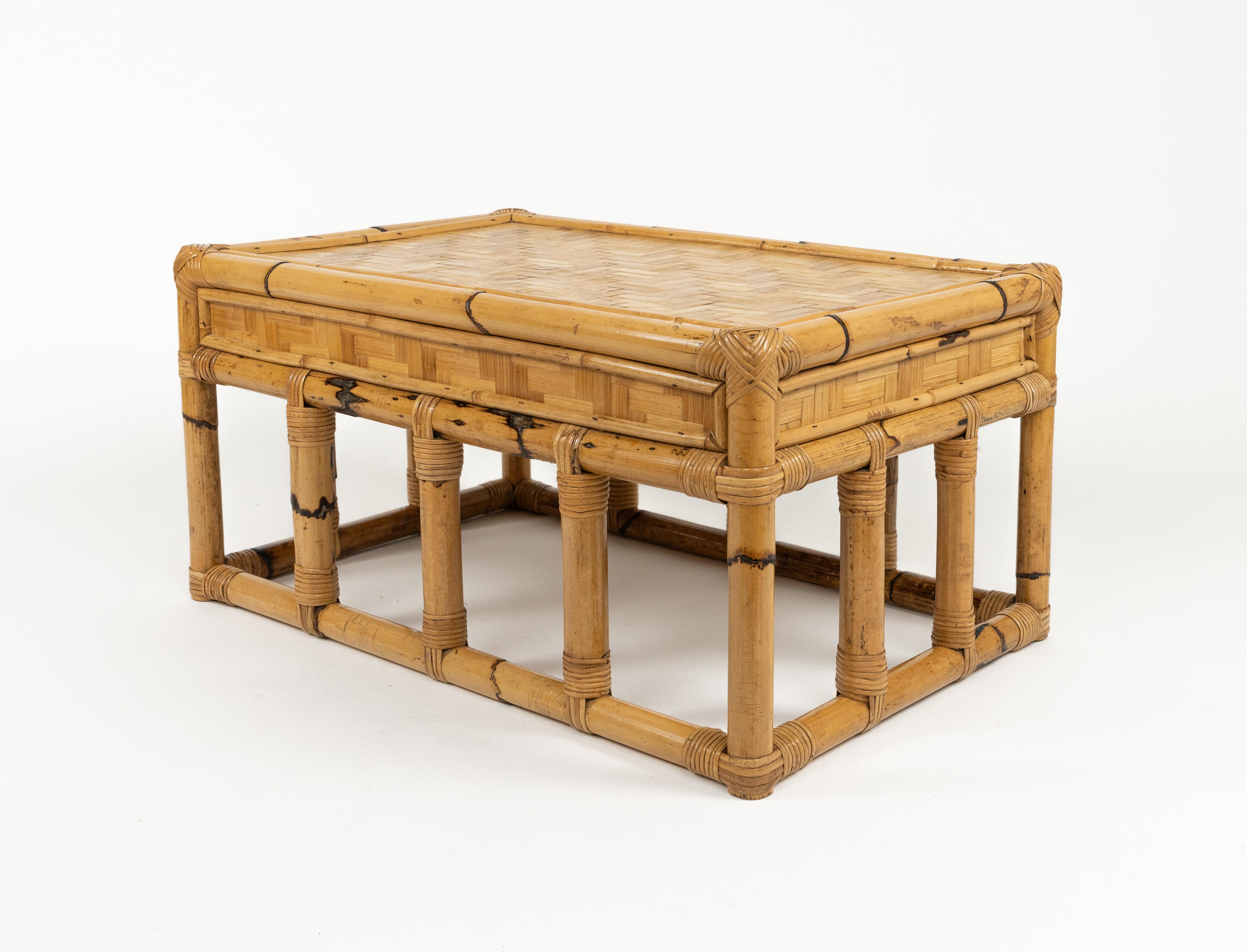 Table basse du milieu du siècle dernier en bambou et rotin style Vivai Del Sud, Italie 1970 en vente 8