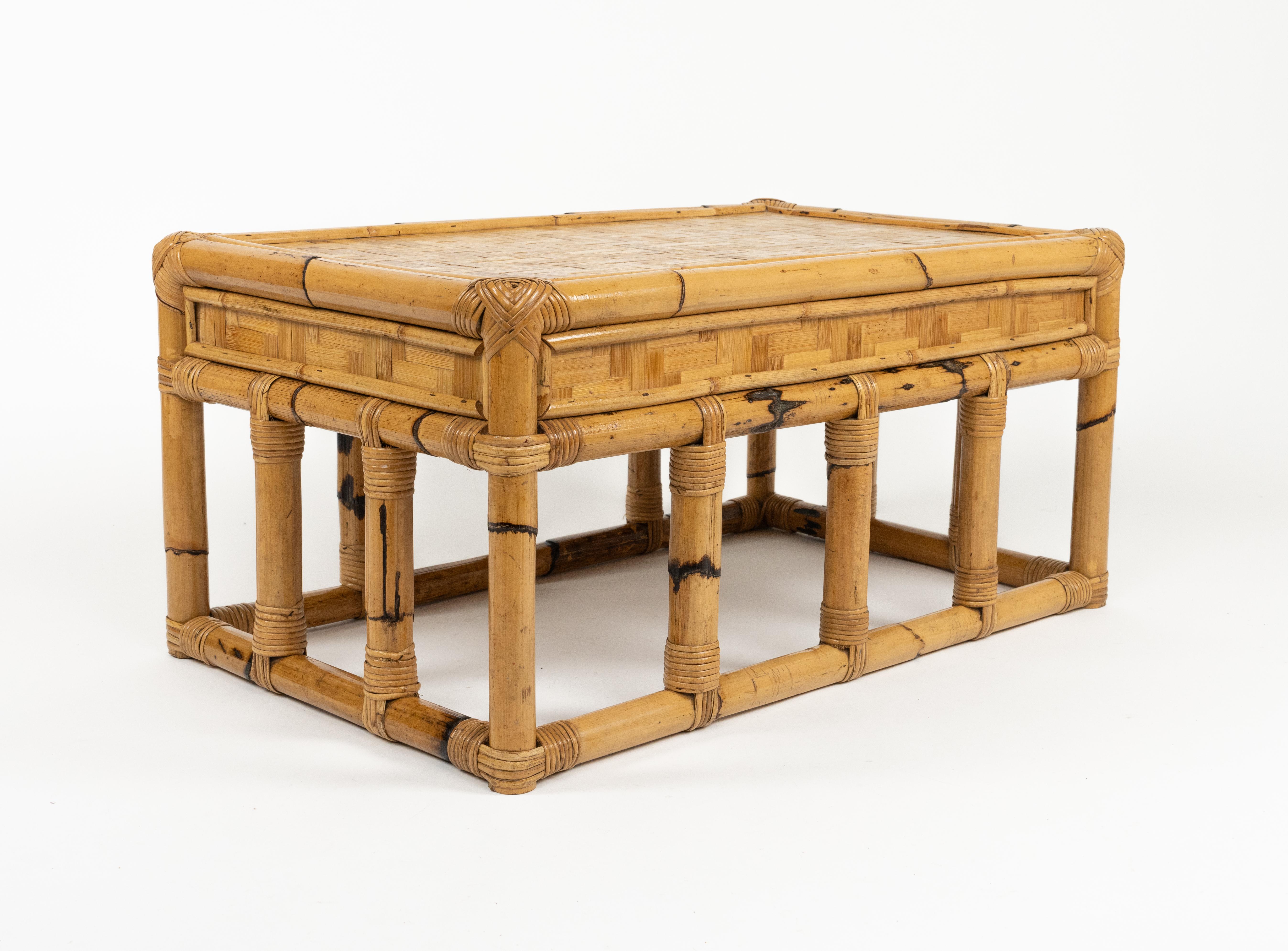 Fin du 20e siècle Table basse du milieu du siècle dernier en bambou et rotin style Vivai Del Sud, Italie 1970 en vente