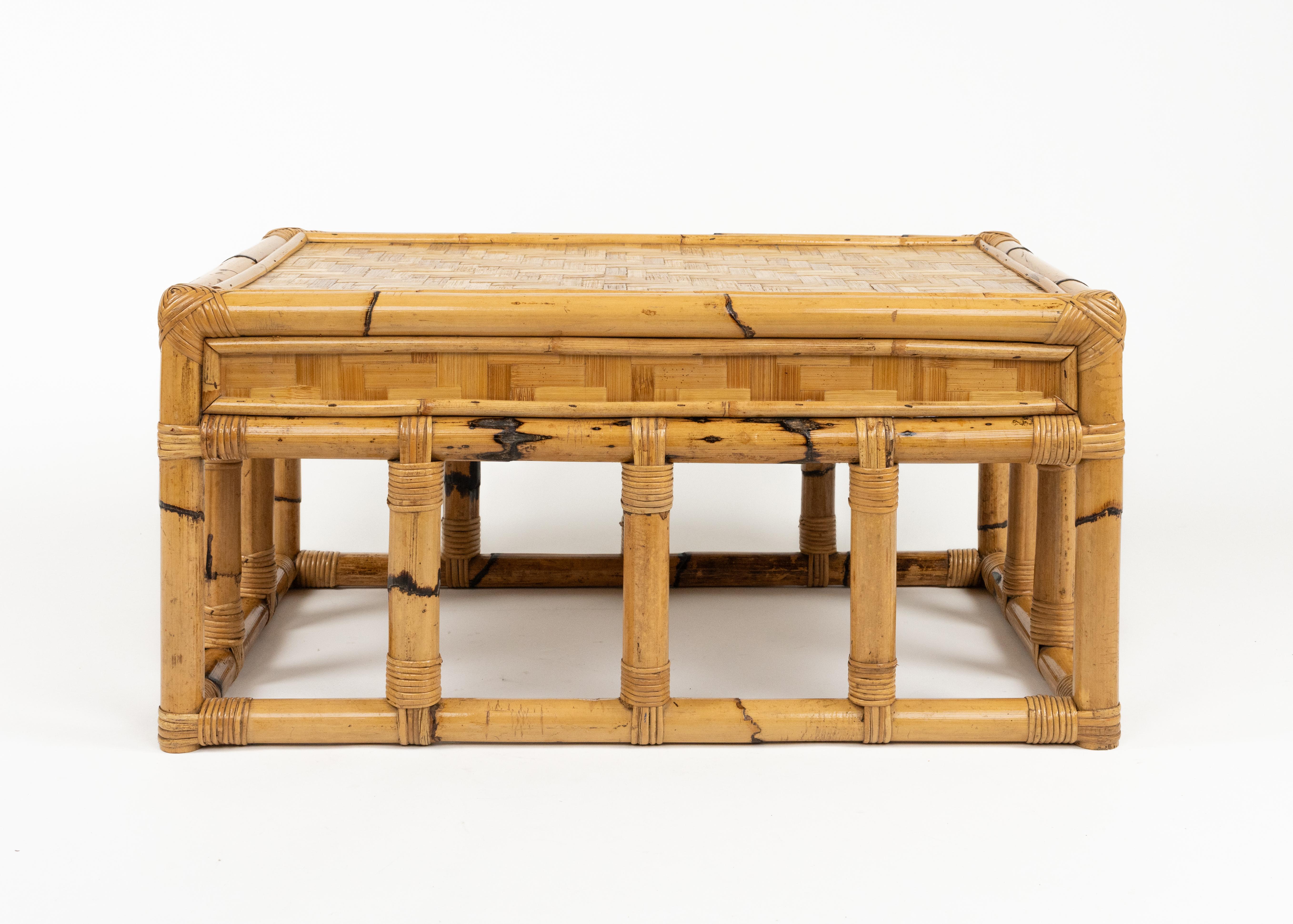 Table basse du milieu du siècle dernier en bambou et rotin style Vivai Del Sud, Italie 1970 en vente 1