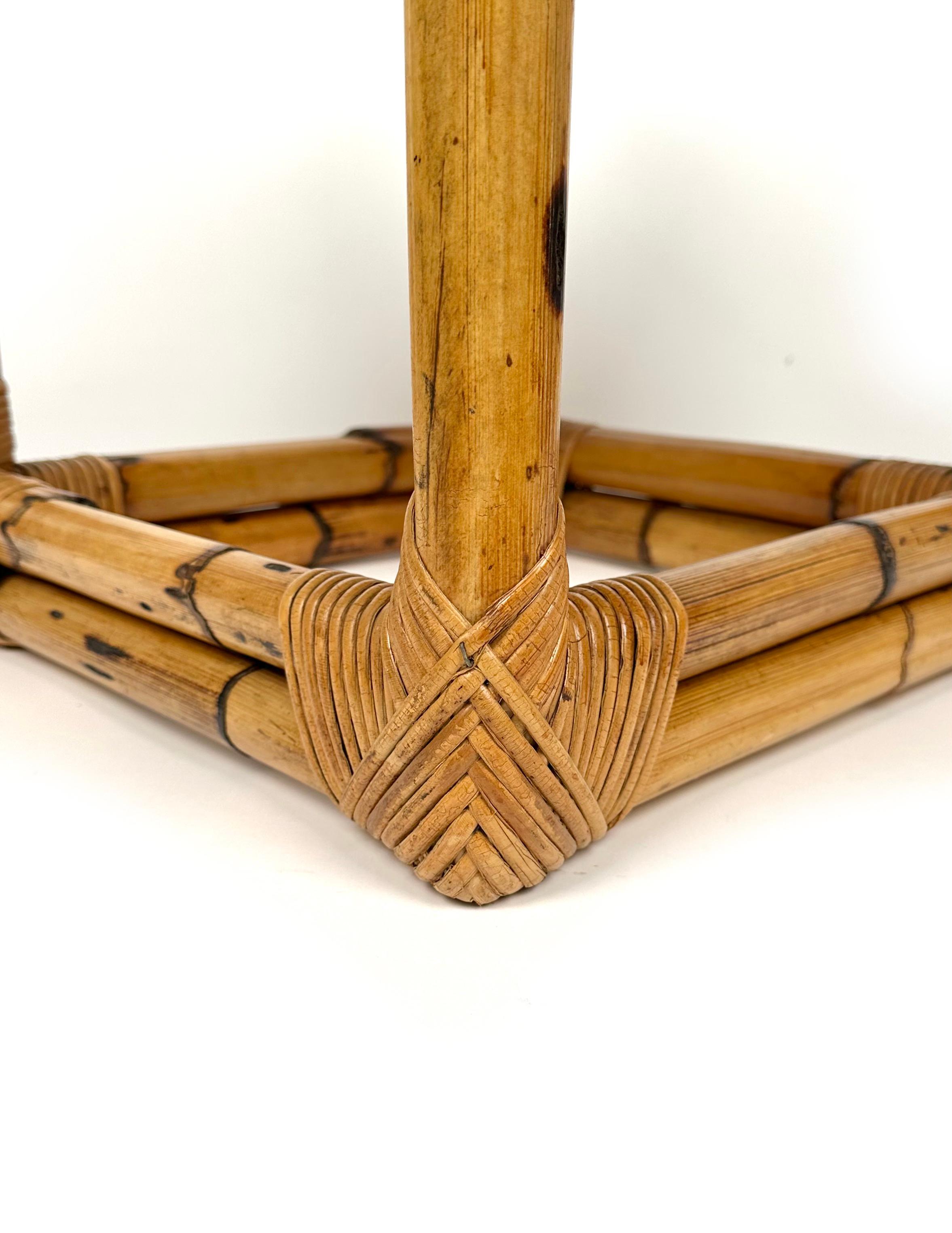 Table d'appoint cubique en bambou et rotin du milieu du siècle, Italie, 1970 en vente 3