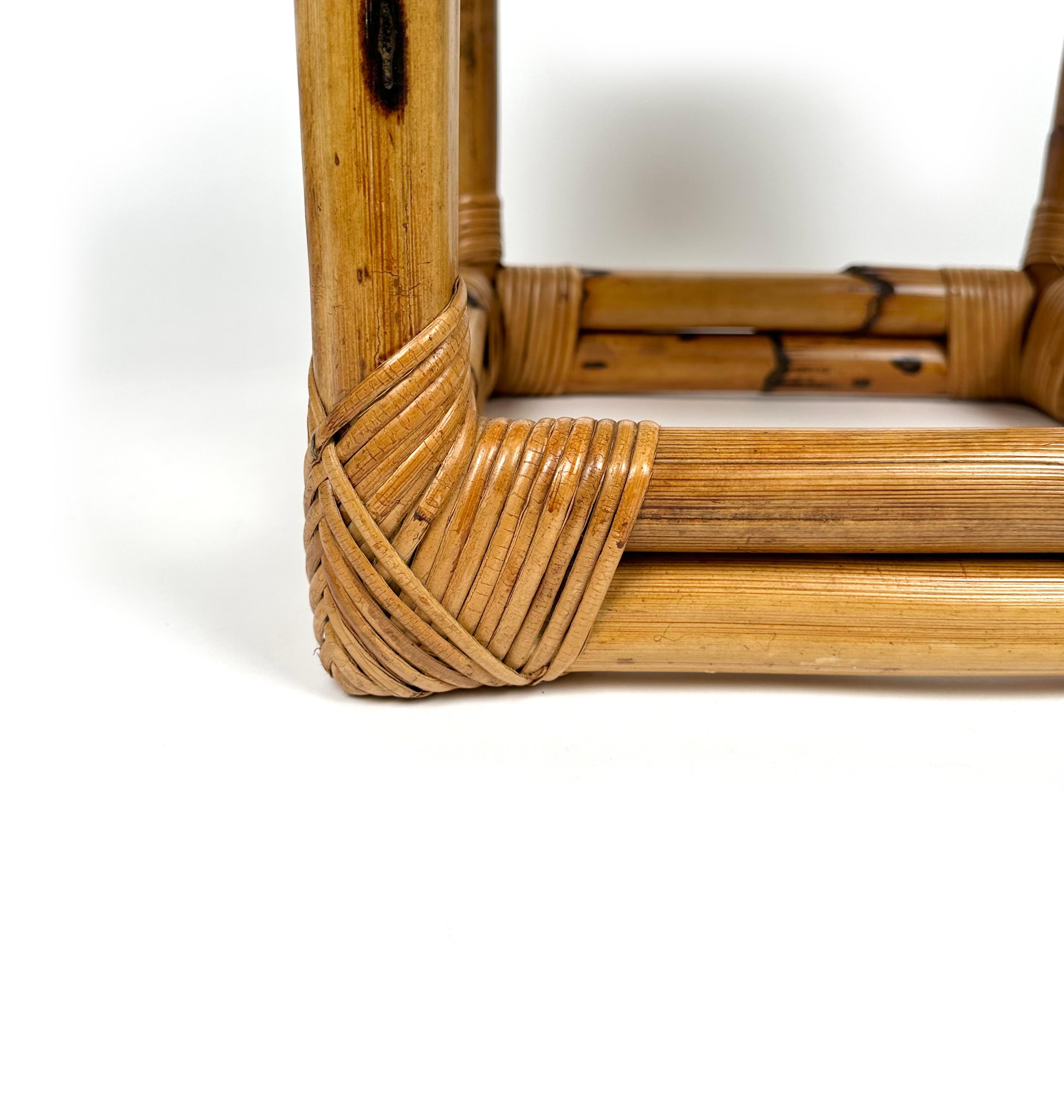 Table d'appoint cubique en bambou et rotin du milieu du siècle, Italie, 1970 en vente 4