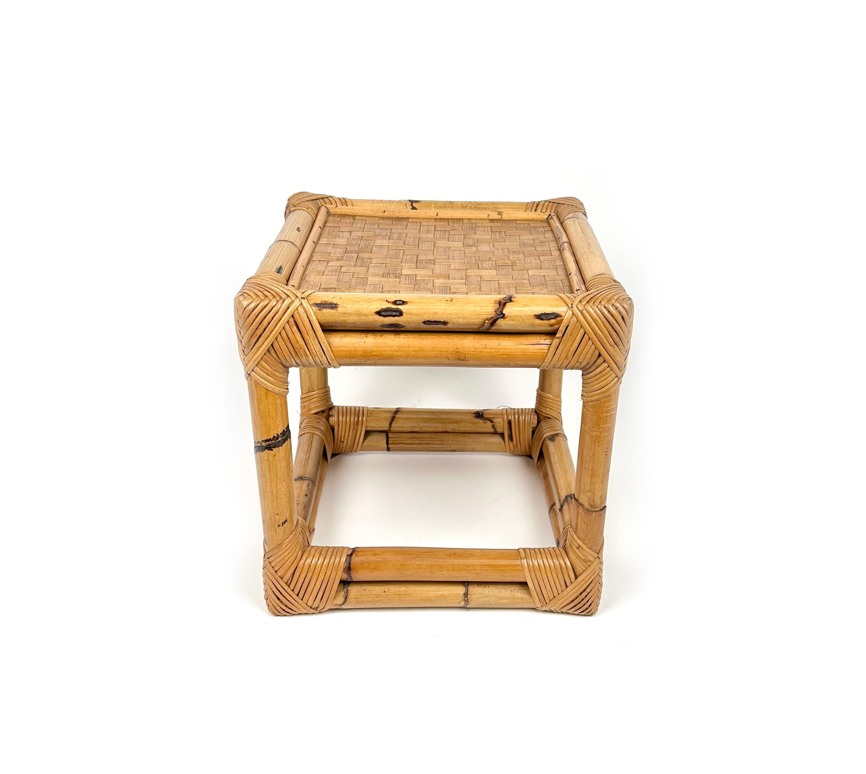 Table d'appoint cubique en bambou et rotin du milieu du siècle, Italie, 1970 en vente 7