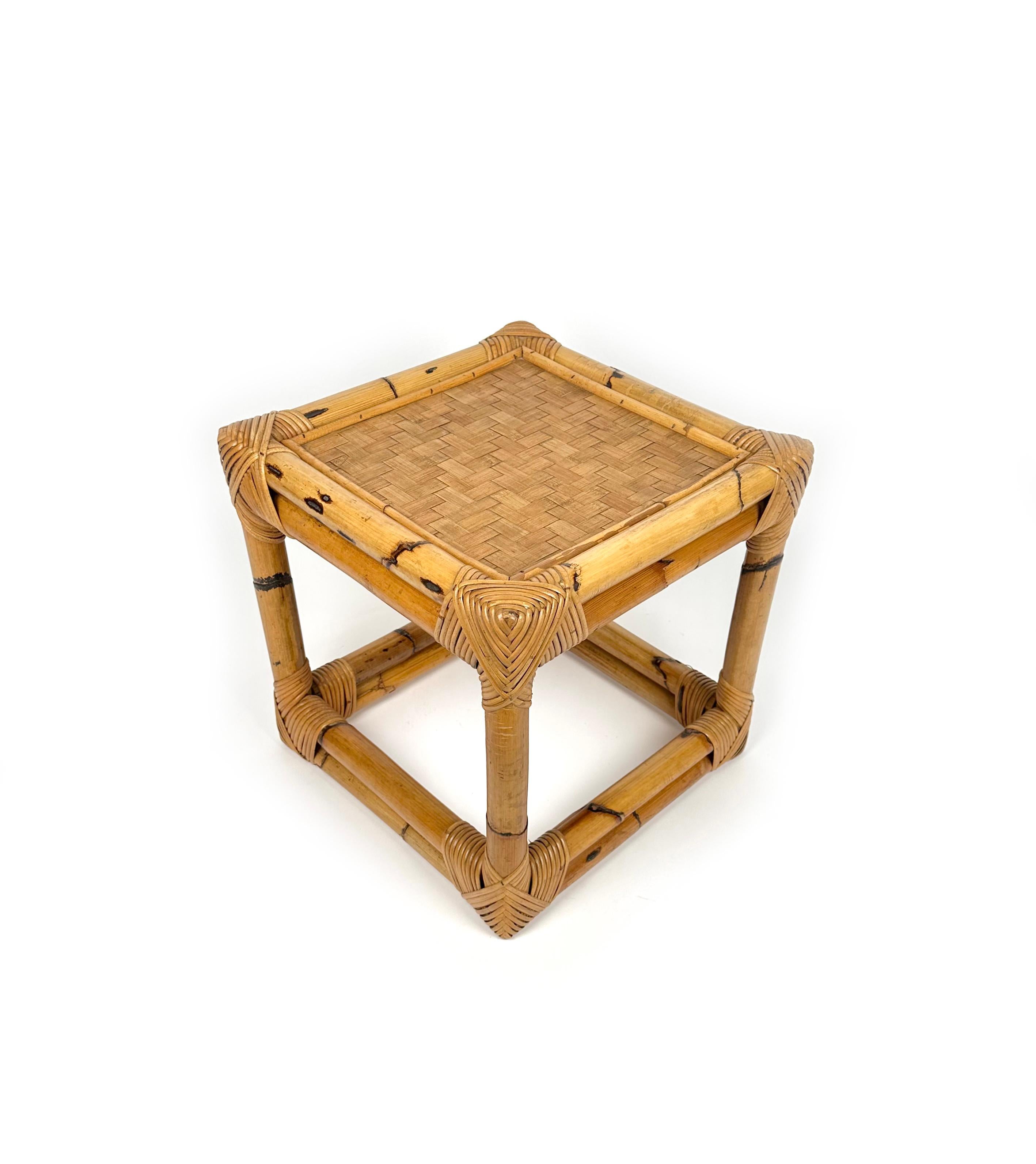 Table d'appoint cubique en bambou et rotin du milieu du siècle, Italie, 1970 en vente 8