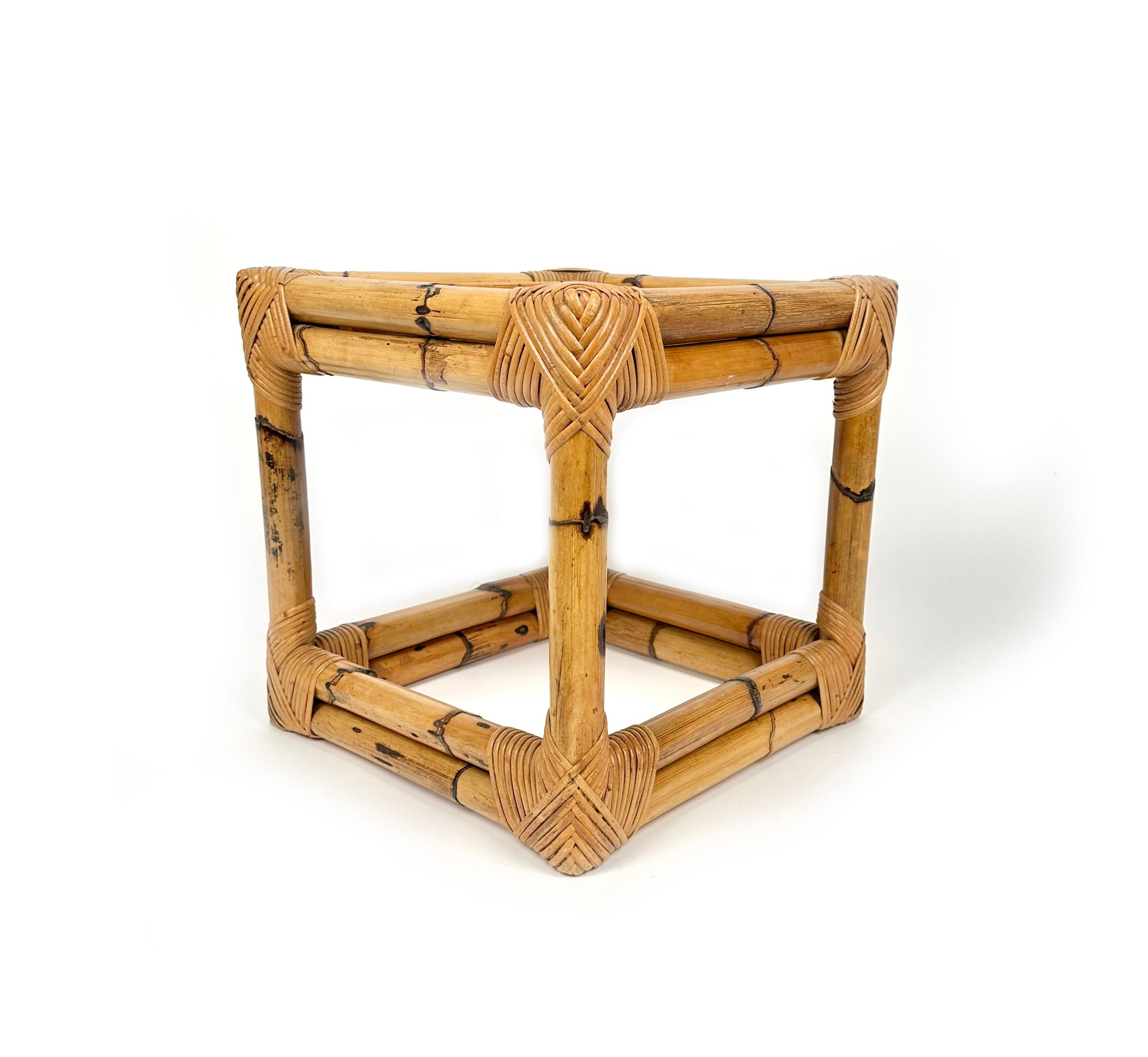 Fin du 20e siècle Table d'appoint cubique en bambou et rotin du milieu du siècle, Italie, 1970 en vente