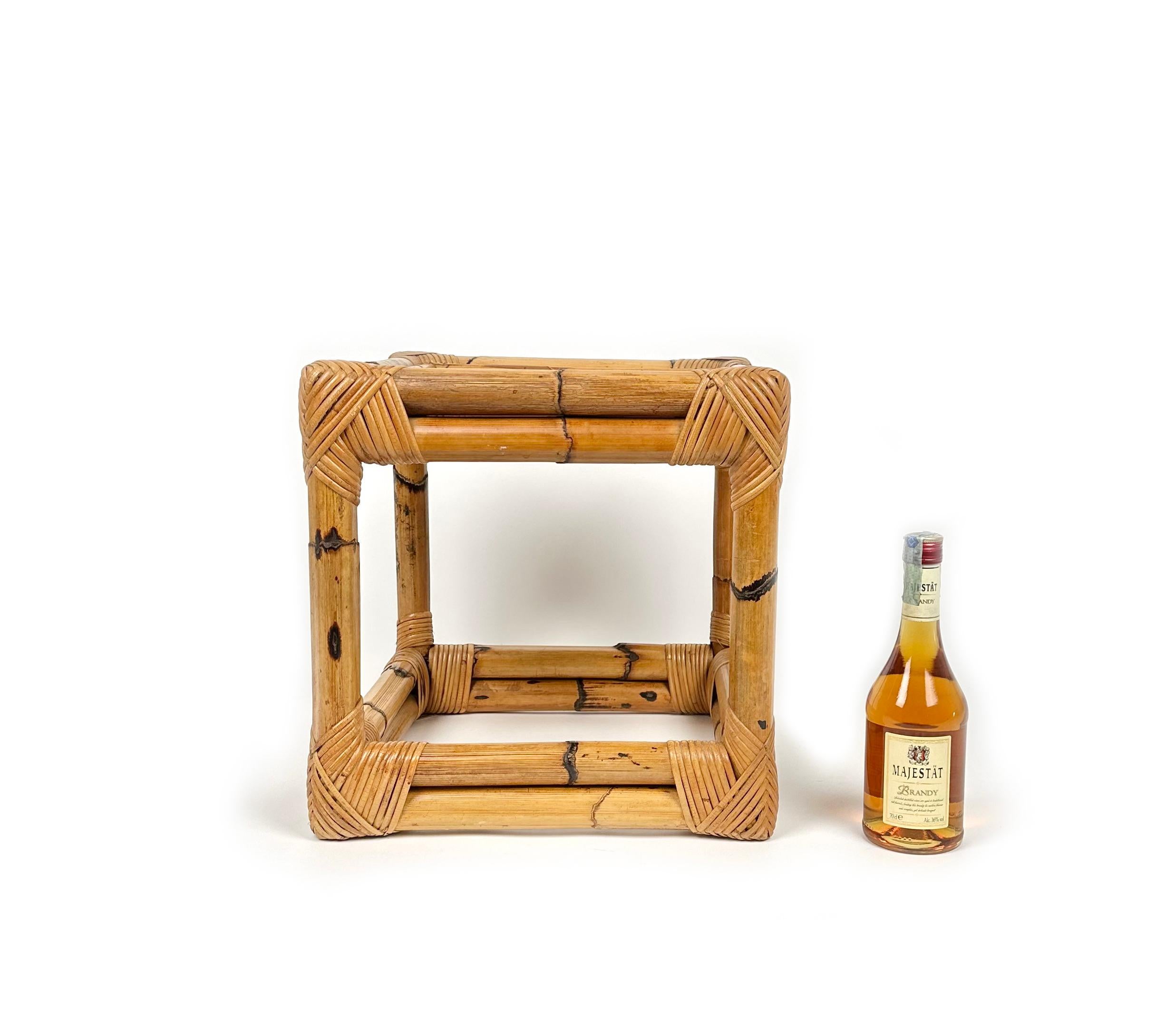 Table d'appoint cubique en bambou et rotin du milieu du siècle, Italie, 1970 en vente 1