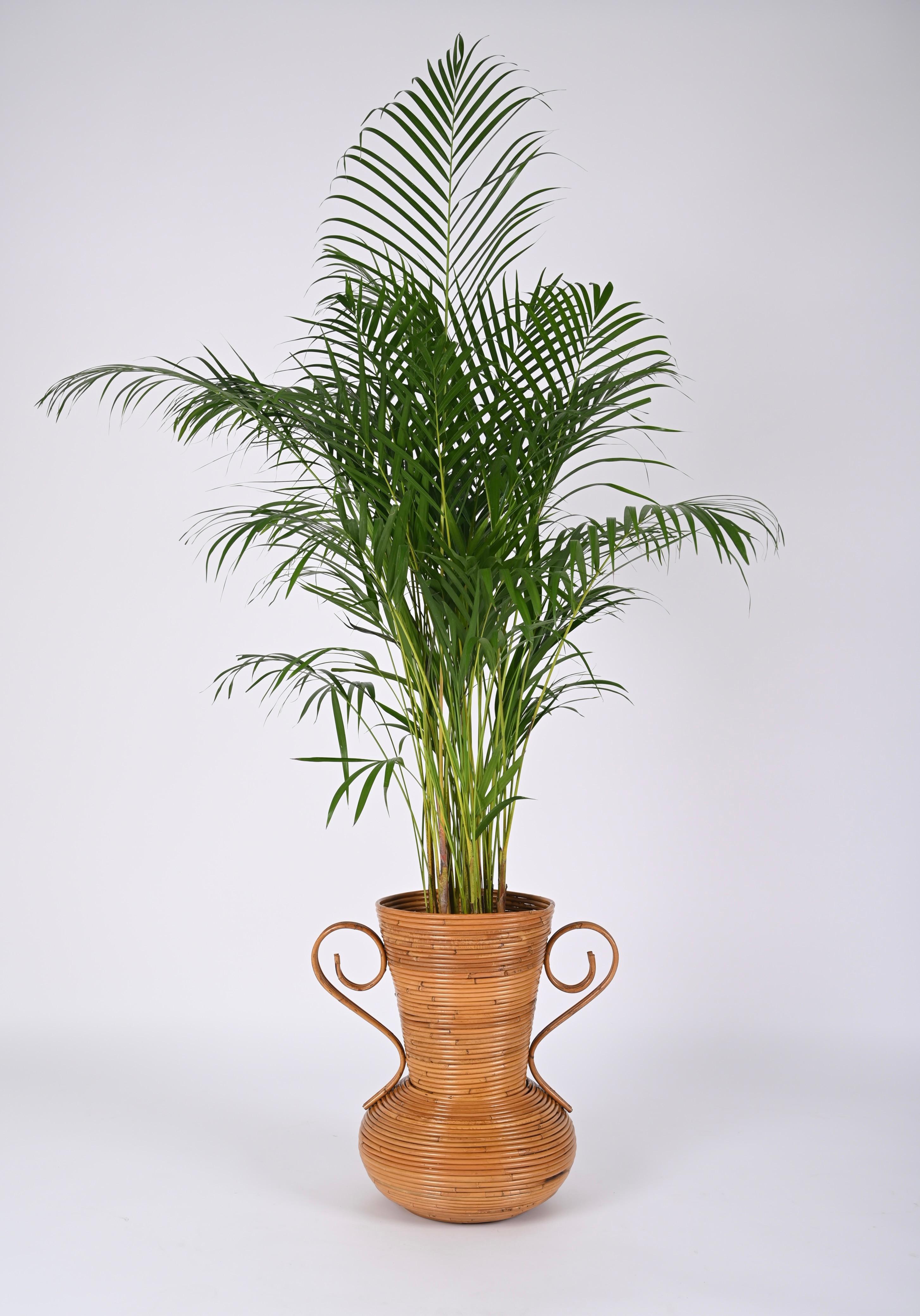 Gorgeous midcentury bamboo and rattan decorative vase. This beautiful piece was produced by Vivai del Sud in Italy during 1970s.

This large amphora vase that could be also used as stick holder is fully made in curved rattan with perfect