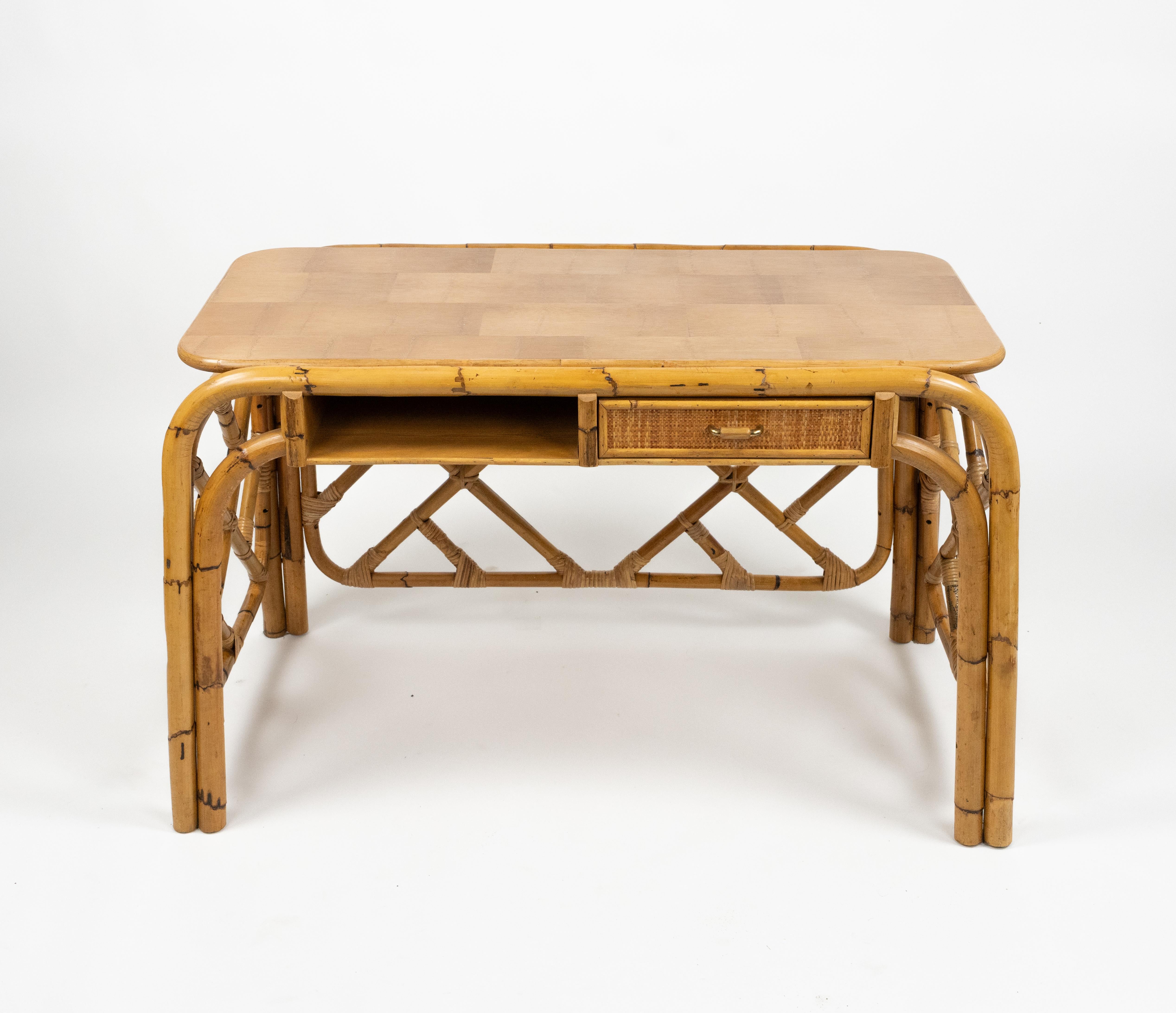 Midcentury Bamboo and Rattan Desk Writing Table Vivai Del Sud Style, Italy 1970s In Good Condition For Sale In Rome, IT