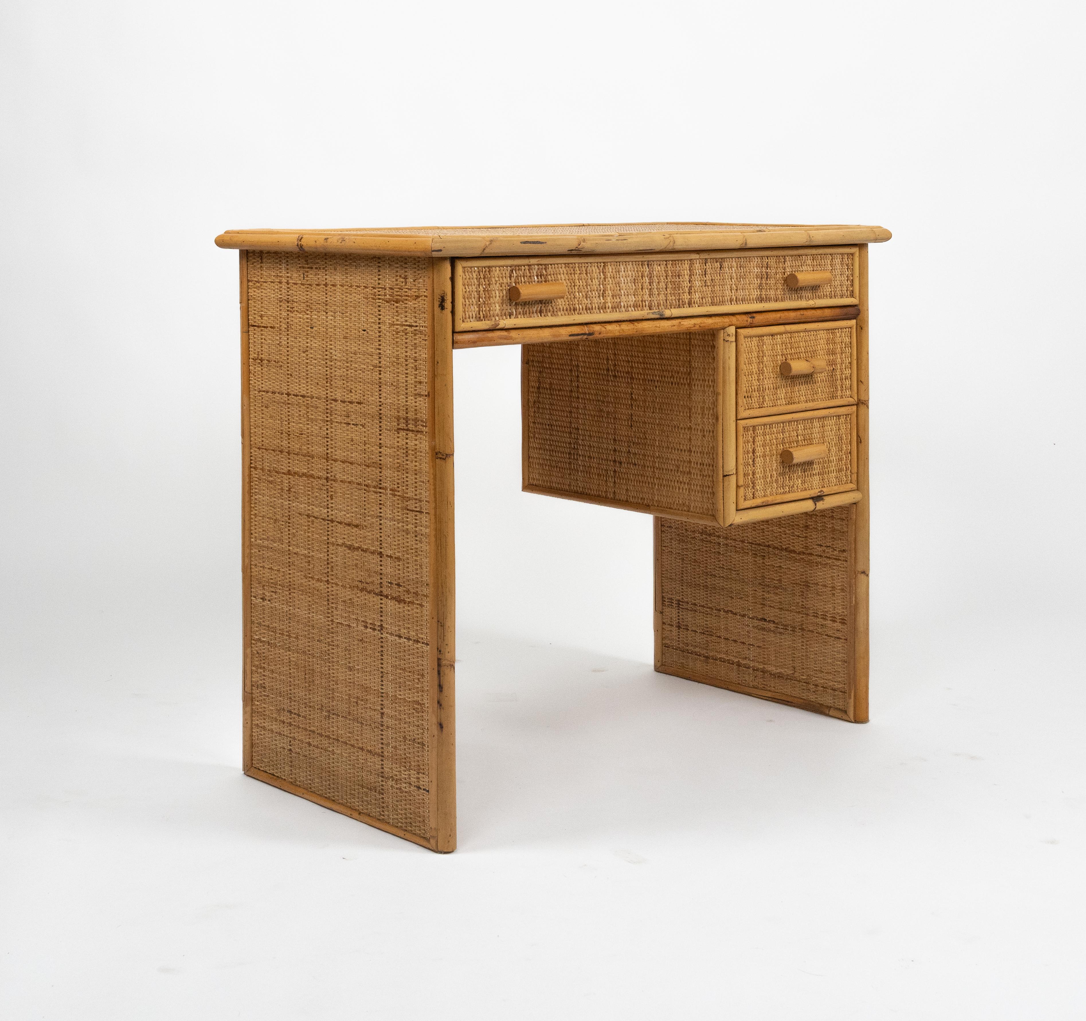 Mid-Century moderno Midcentury Bamboo and Rattan Desk Writing Table with Drawers, Italy 1970s in vendita