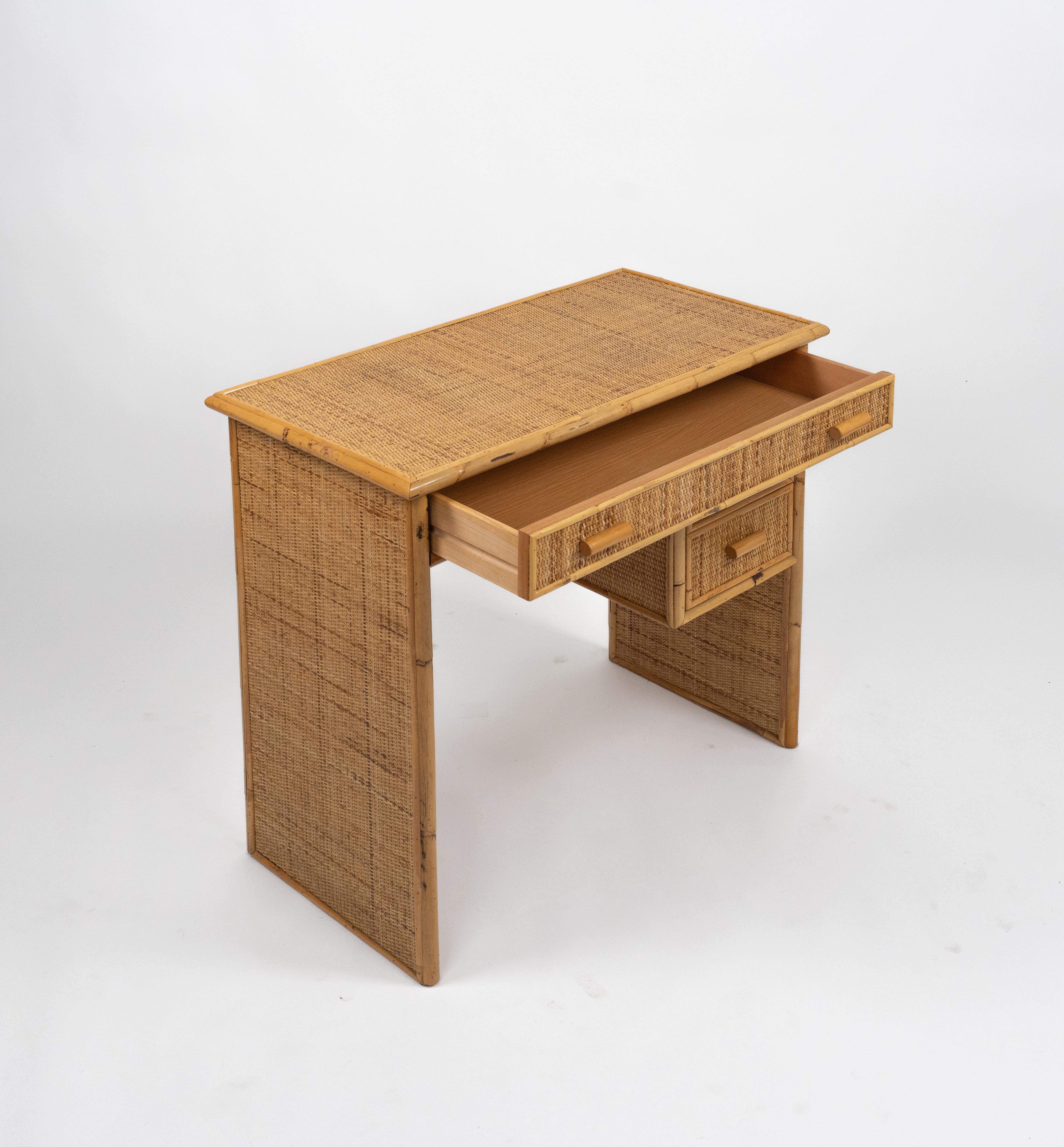 Fine XX secolo Midcentury Bamboo and Rattan Desk Writing Table with Drawers, Italy 1970s in vendita