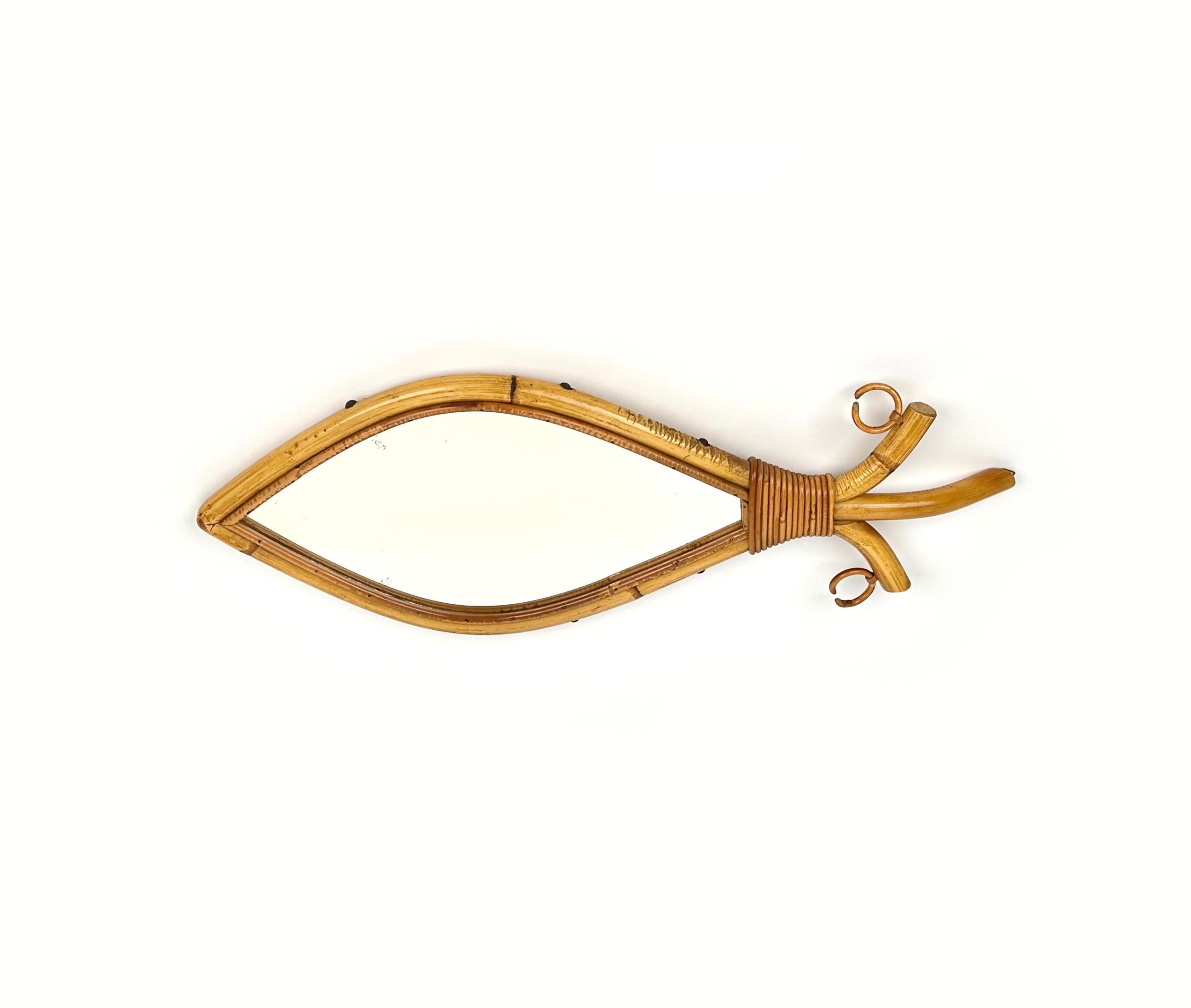 Midcentury Bamboo and Rattan Fish Shaped Wall Mirror, Italy, 1960s In Good Condition In Rome, IT