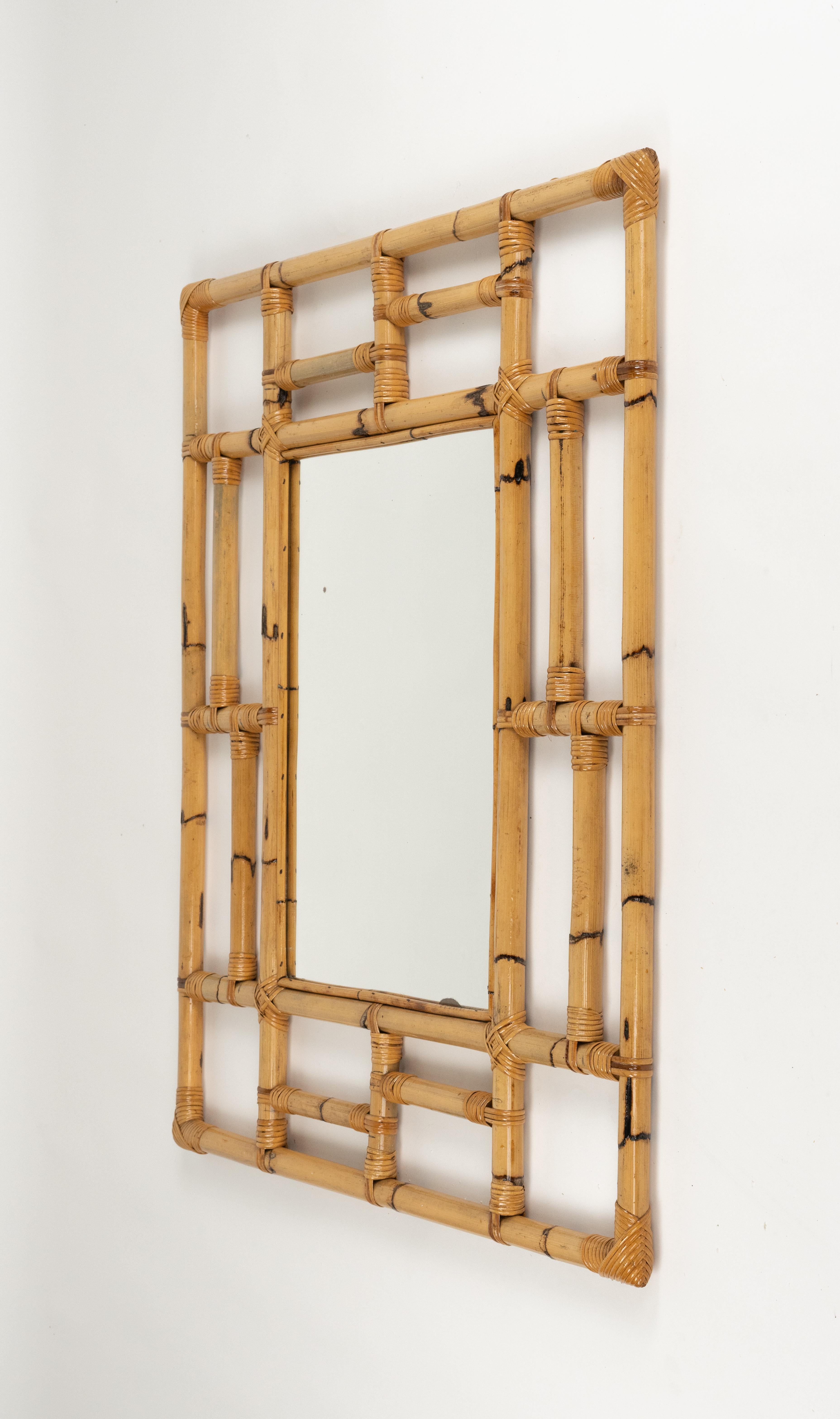 Espejo de pared geométrico de bambú y ratán de mediados de siglo by Vivai del Sud, Italia Años 70 Bambú en venta