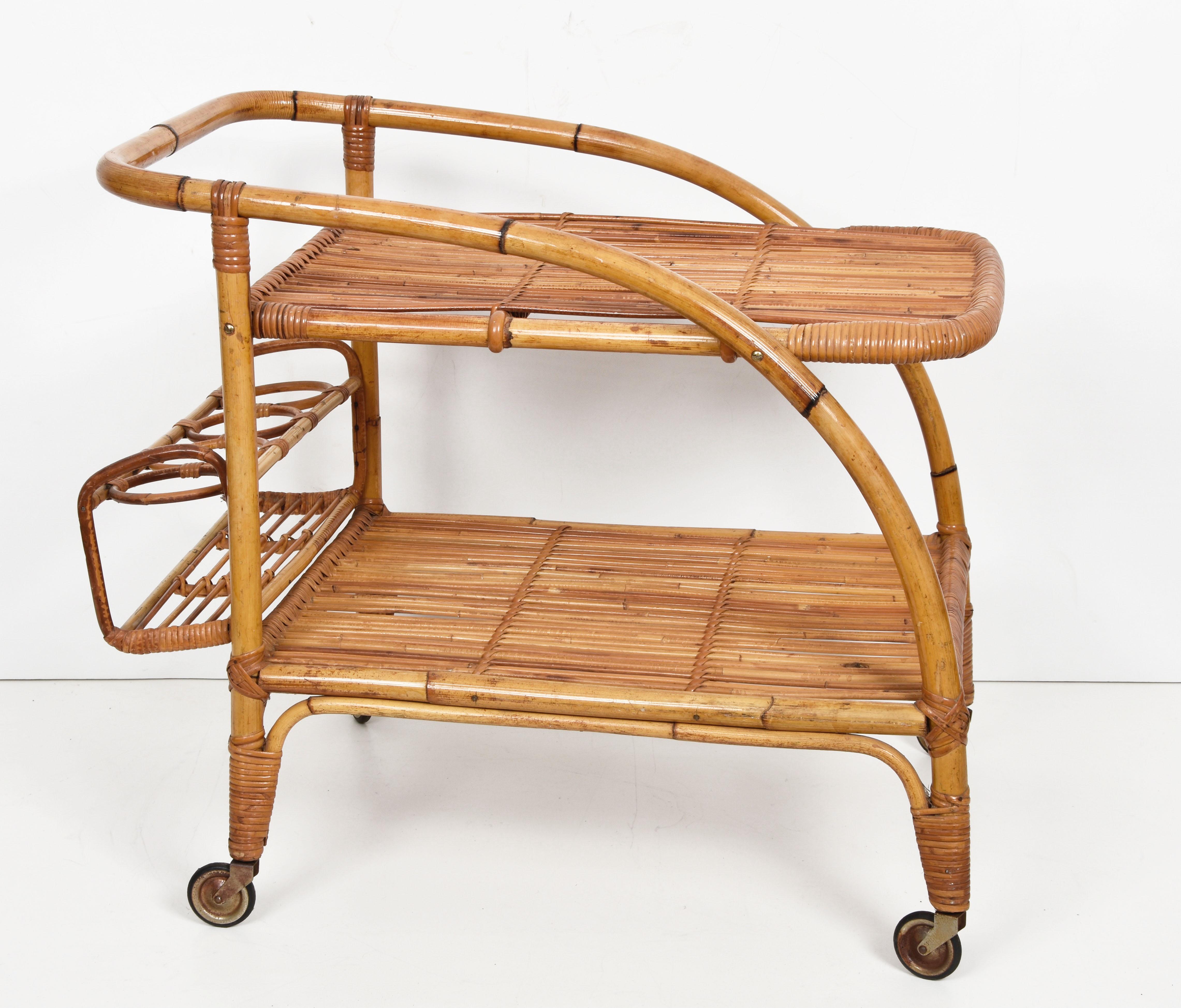 Midcentury bamboo and rattan Italian serving bar cart trolley with two large wheels. This unique piece was produced in Italy during the 1950s.

A marvellous item that is in fantastic vintage conditions, with two large wheels and an external bottle