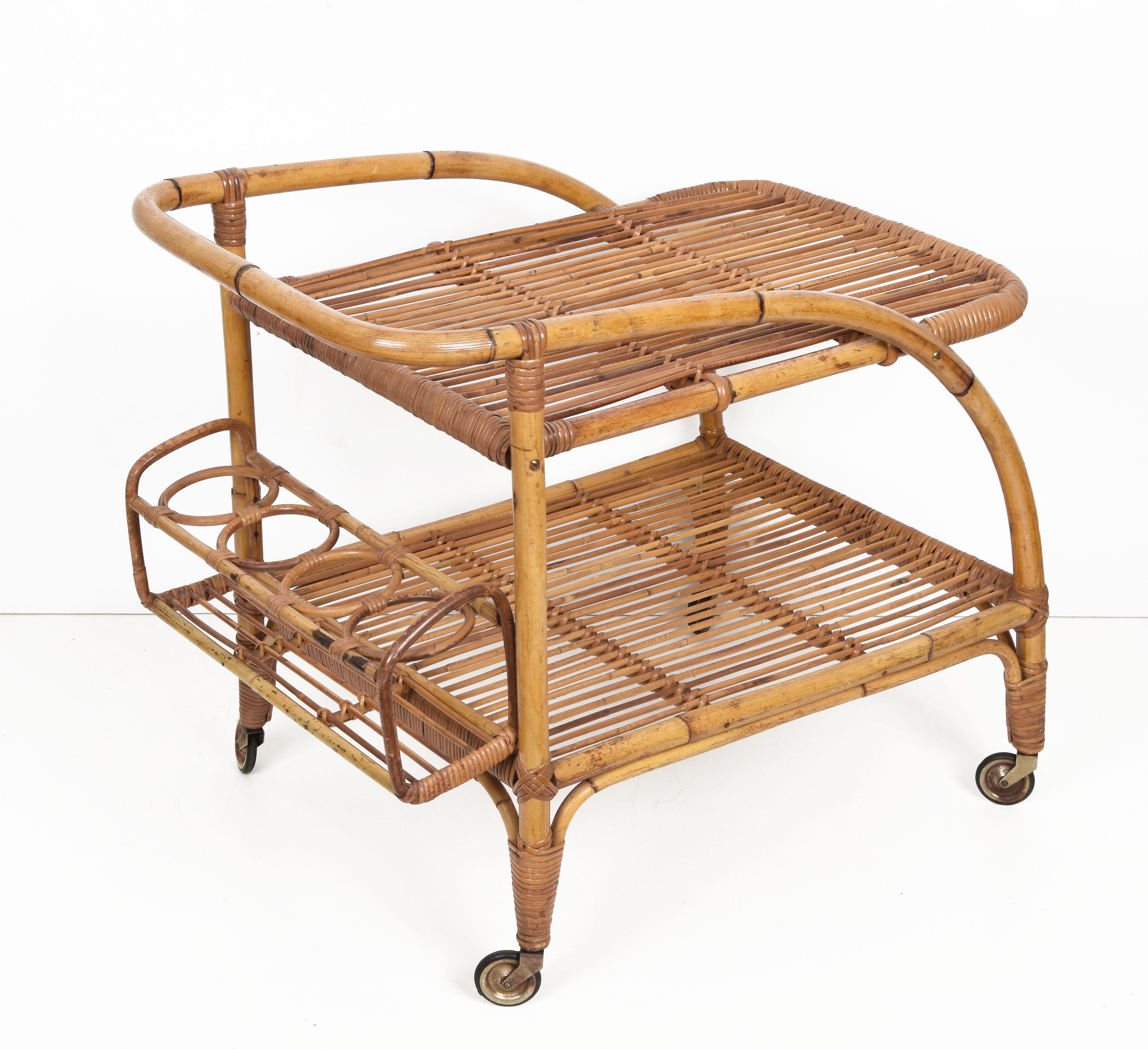 Midcentury Bamboo and Rattan Italian Serving Bar Cart Trolley with Wheels, 1950s In Good Condition In Roma, IT