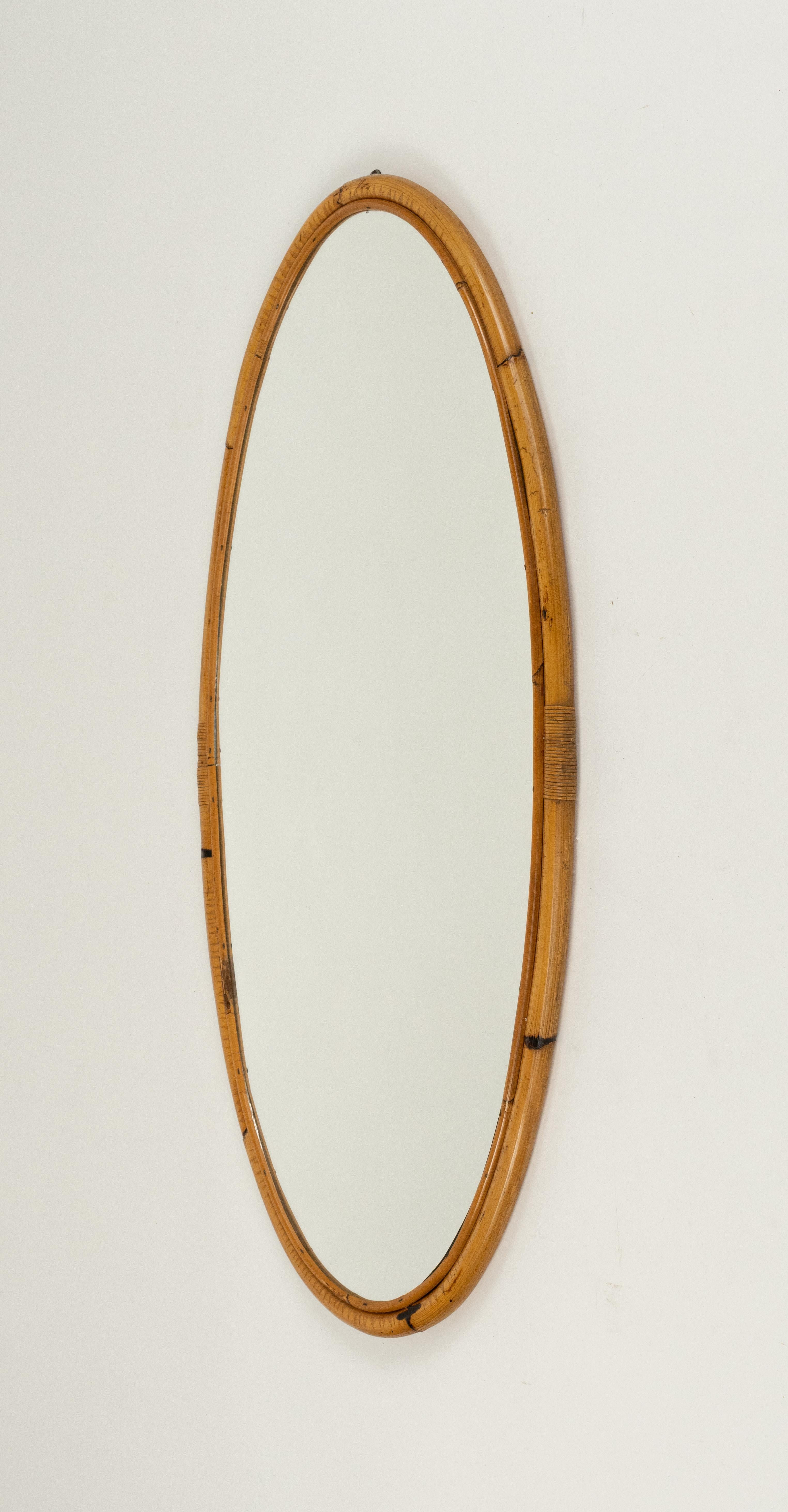 Fin du 20e siècle Miroir mural ovale en bambou et rotin du milieu du siècle dernier, Italie 1970 en vente