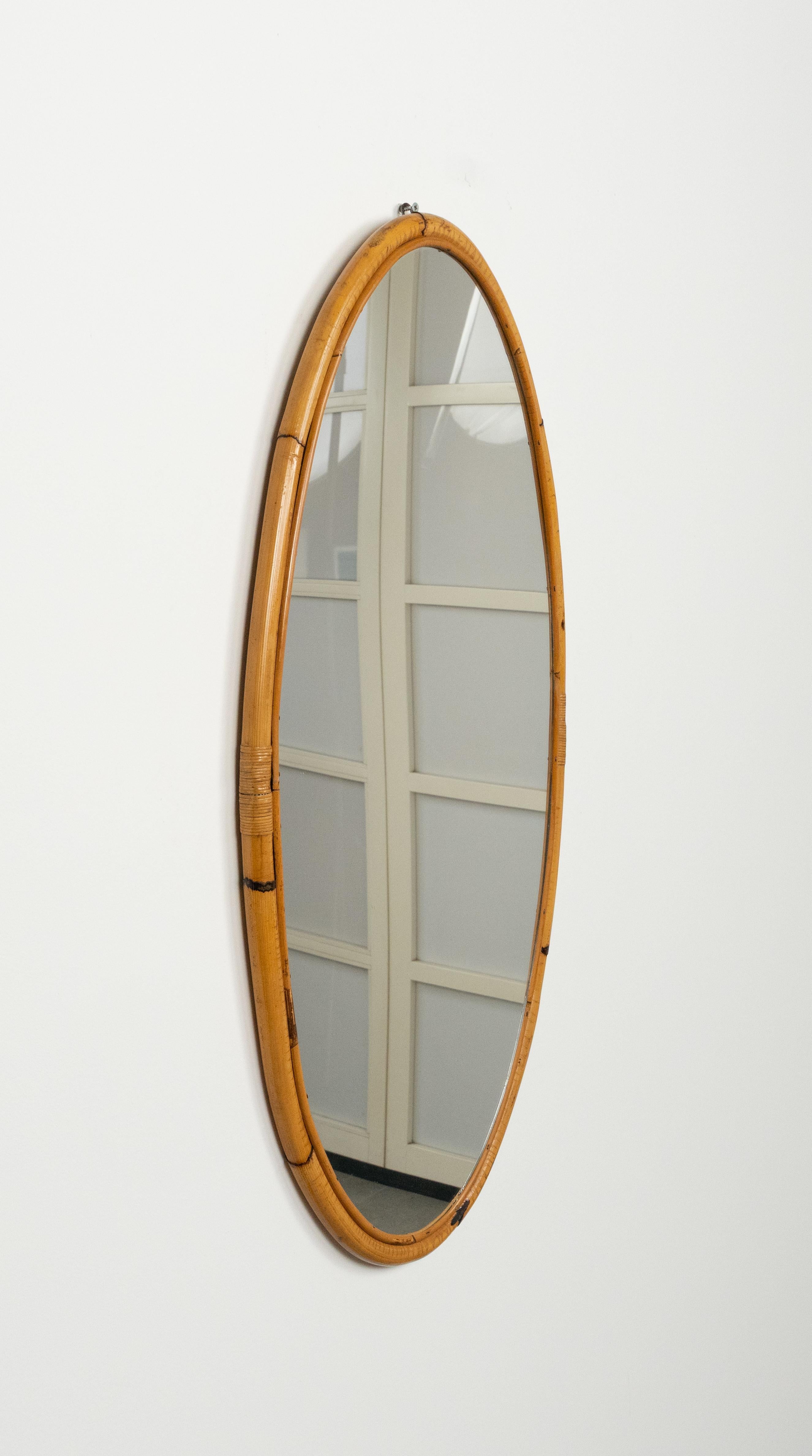 Bambou Miroir mural ovale en bambou et rotin du milieu du siècle dernier, Italie 1970 en vente