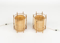 Coppia di lampade da tavolo in bambù e rattan del Medioevo in stile Louis Sognot, Italia anni '70