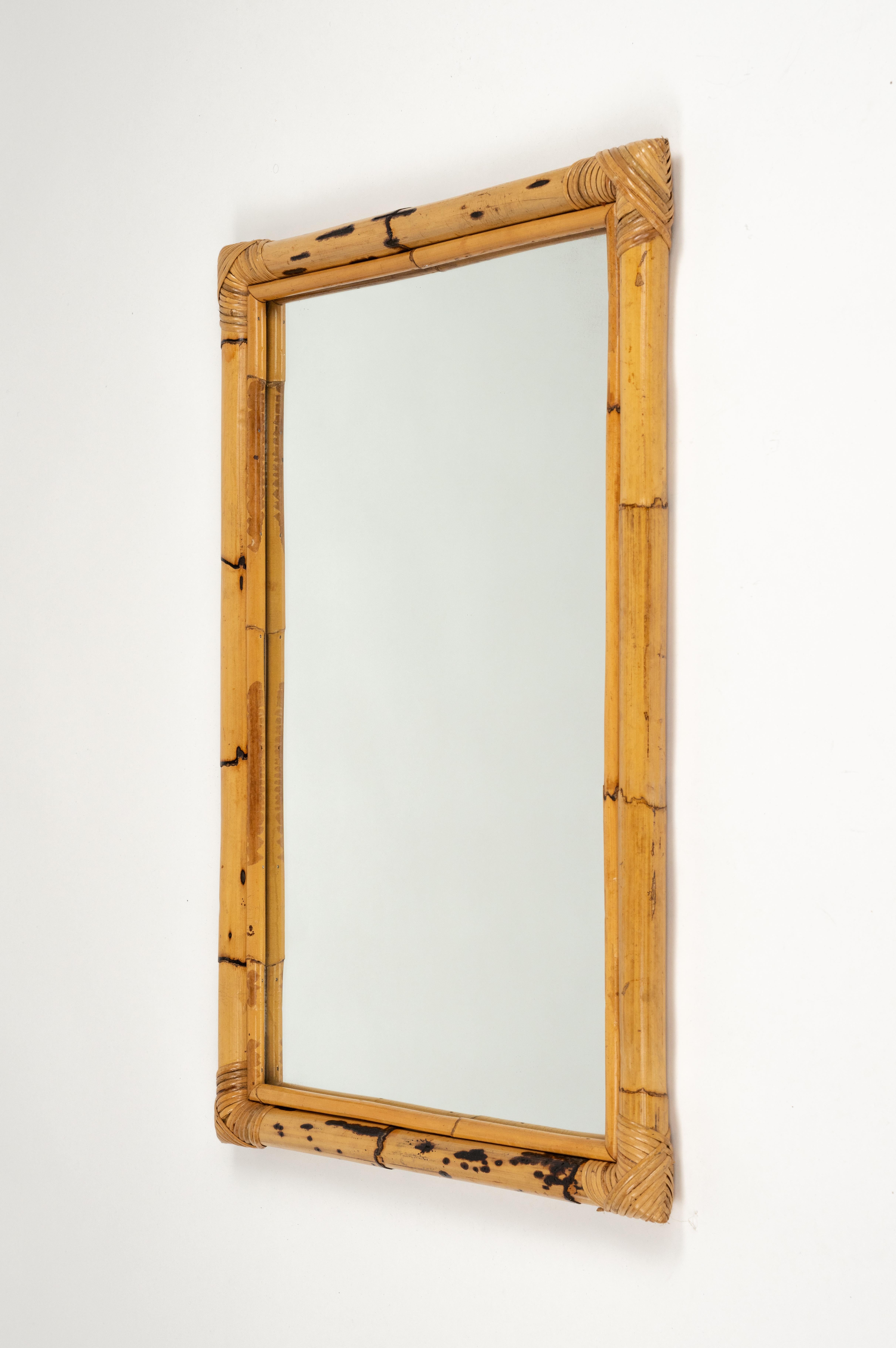 Espejo rectangular de pared de bambú y ratán de mediados de siglo, Italia Años 70 en venta 1