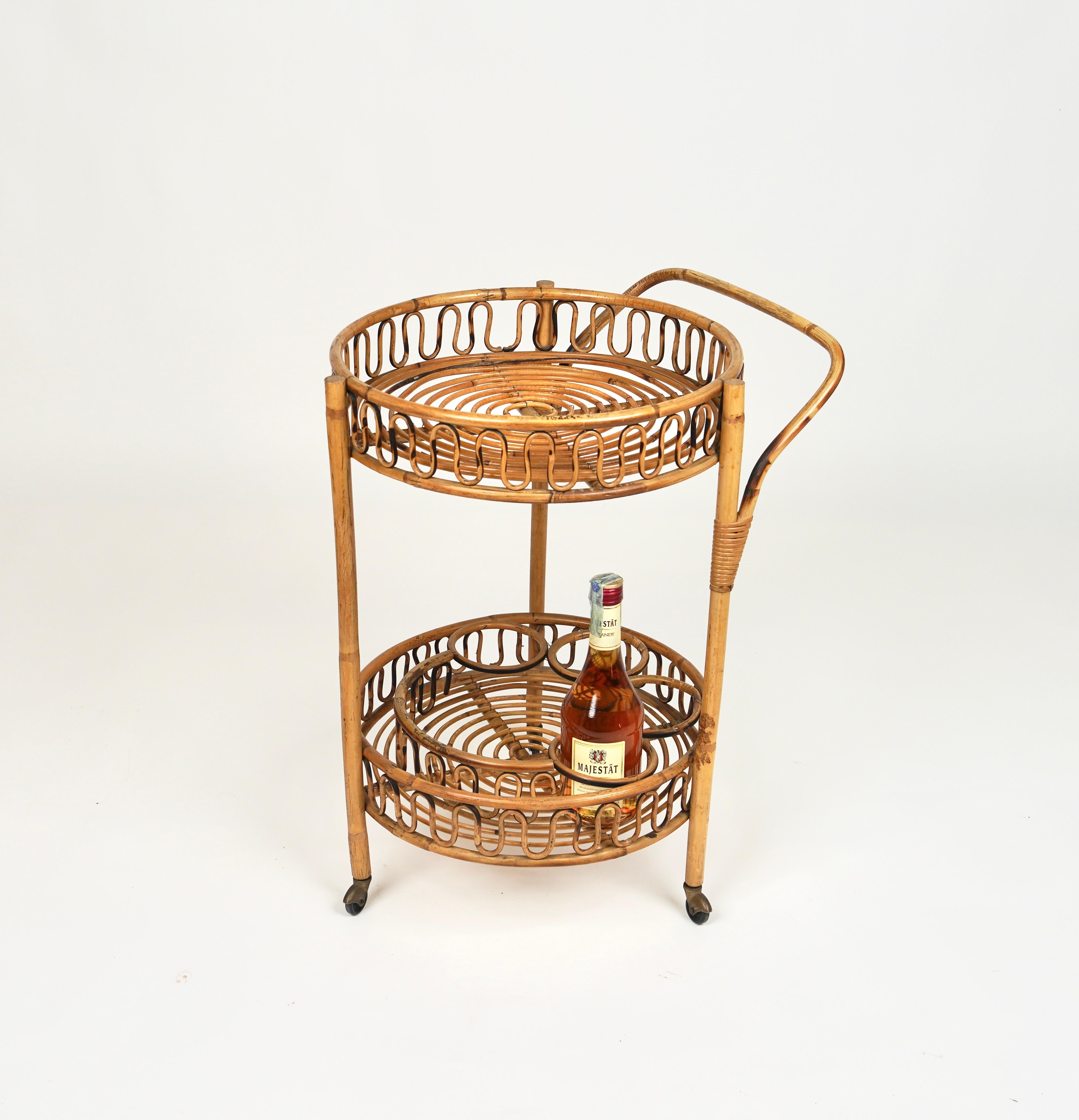Italian Midcentury Bamboo and Rattan Round Serving Bar Cart Trolley, Italy, circa 1960s For Sale