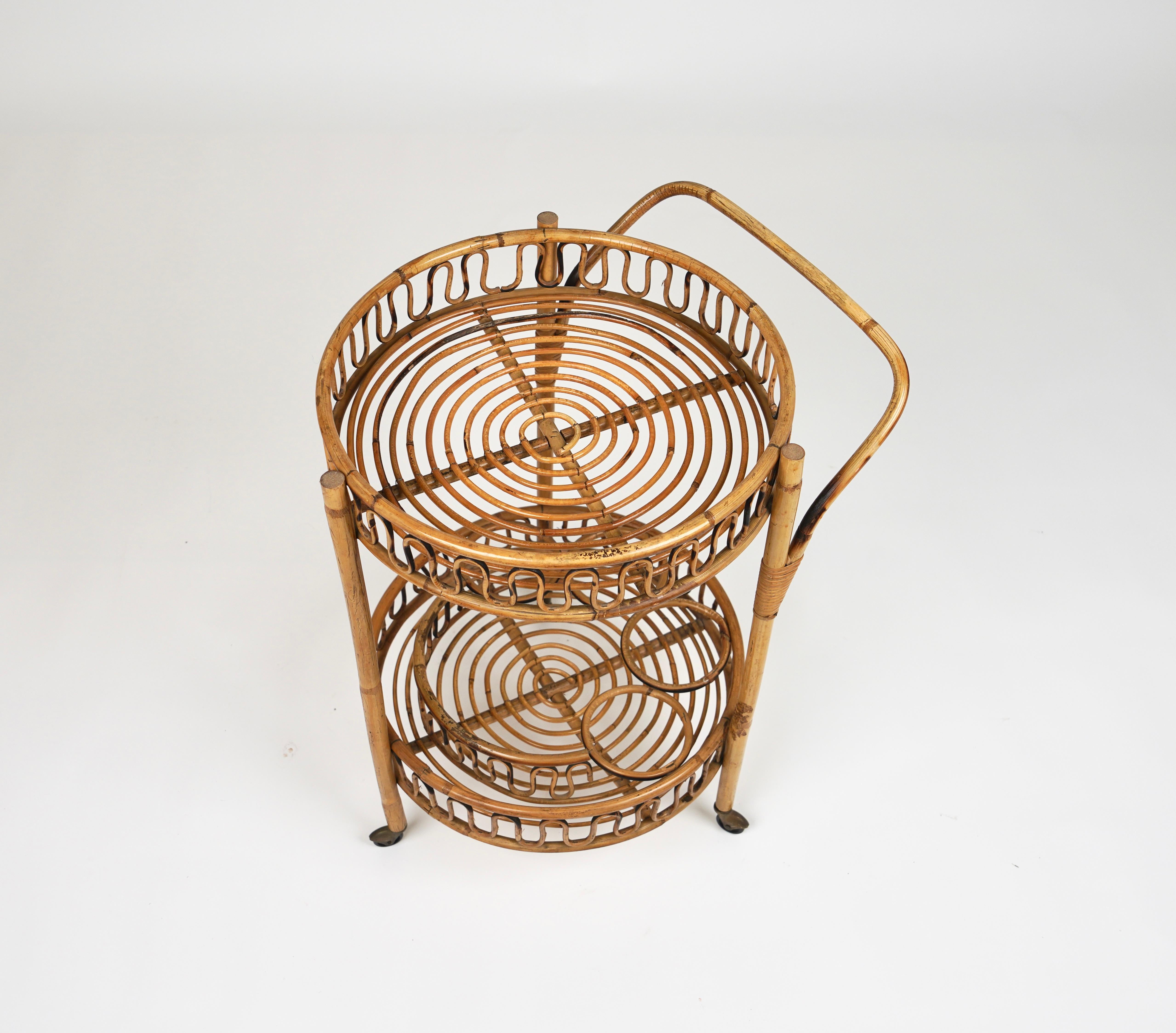 Midcentury Bamboo and Rattan Round Serving Bar Cart Trolley, Italy, circa 1960s In Good Condition For Sale In Rome, IT