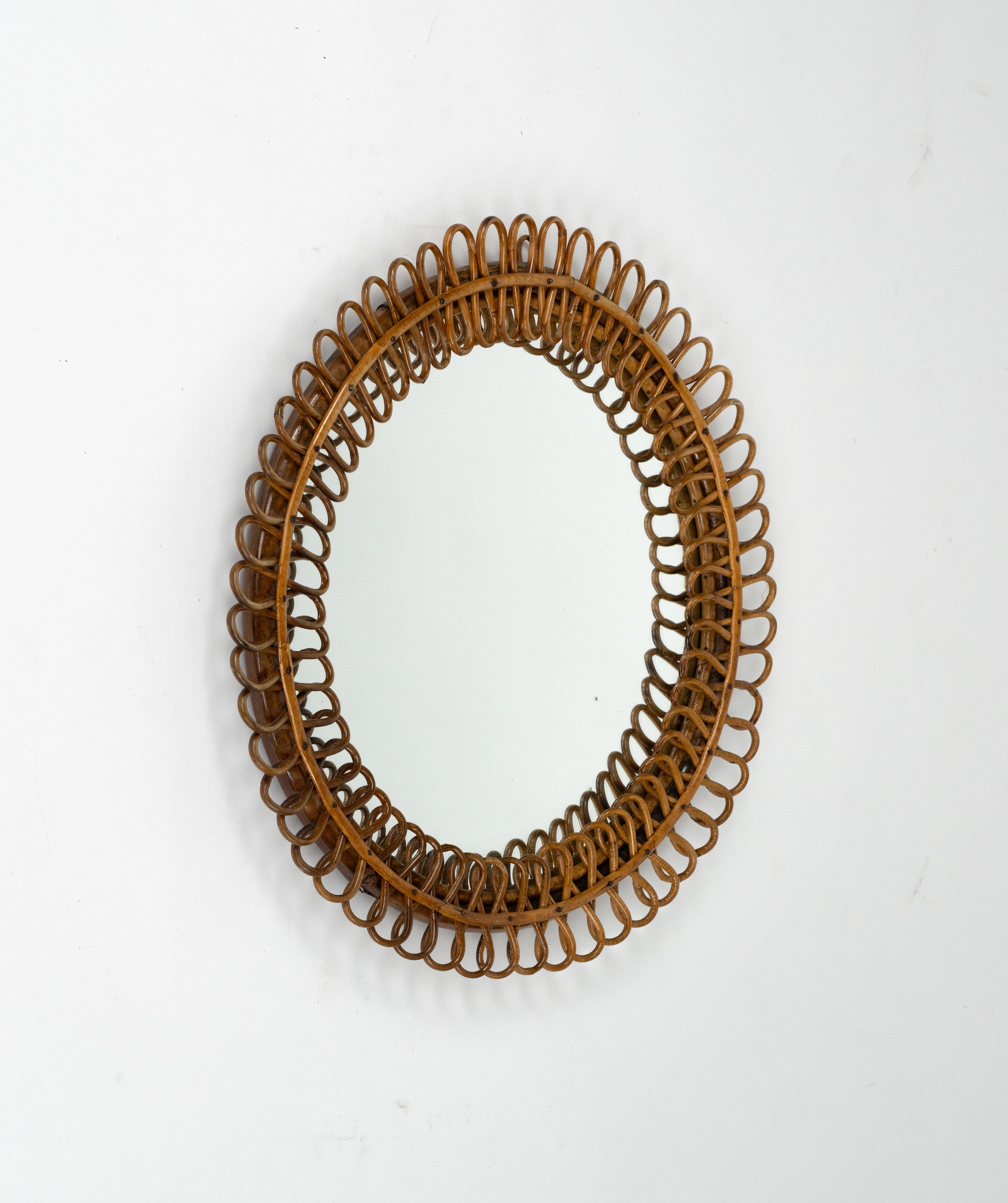Mid-Century Modern Miroir mural rond du milieu du siècle dernier en bambou et rotin de style Franco Albini, Italie, années 1960 en vente