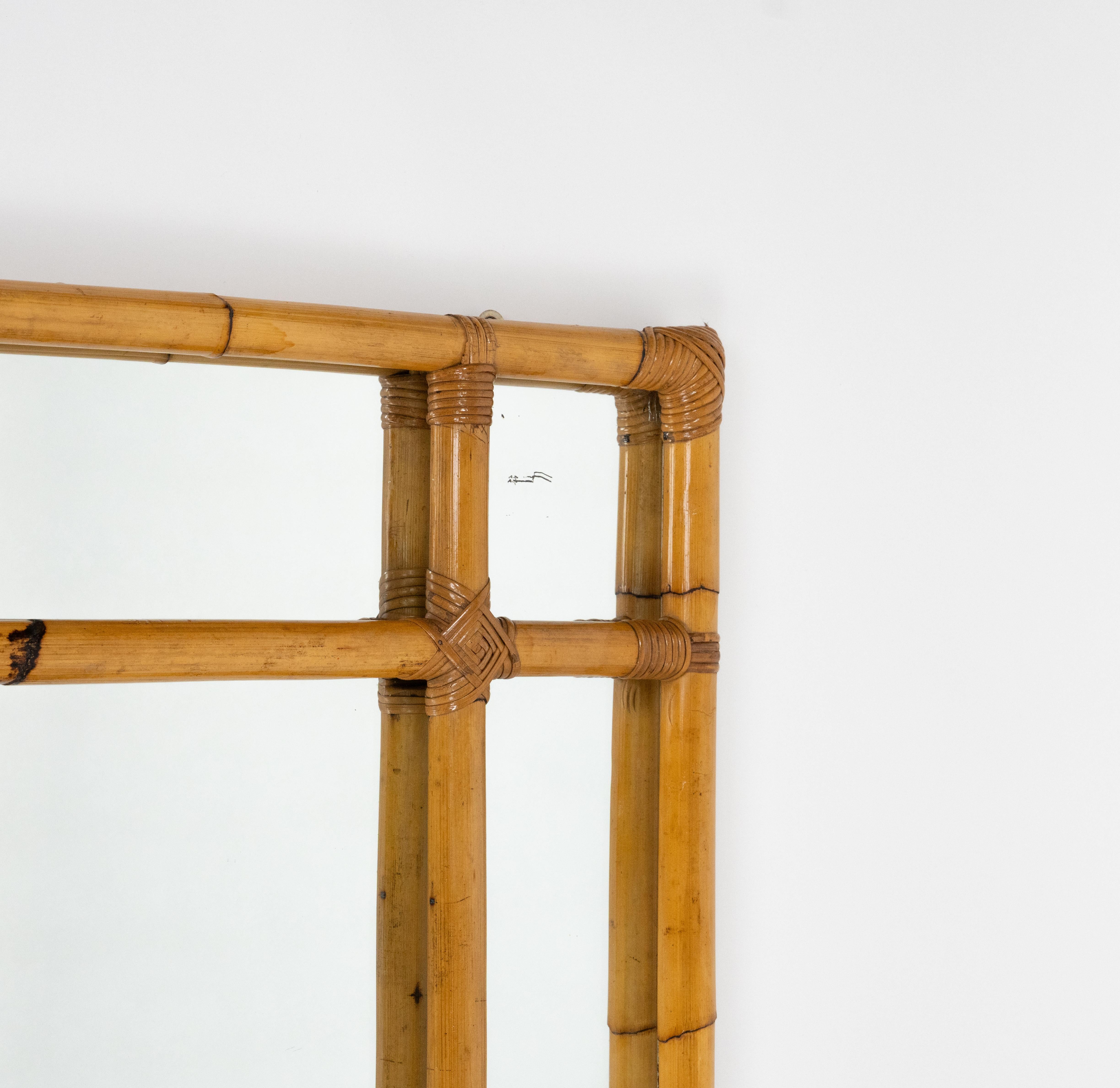 Espejo de pared cuadrado de bambú y ratán de mediados de siglo by Vivai del Sud, Italia Años 70 Italiano en venta