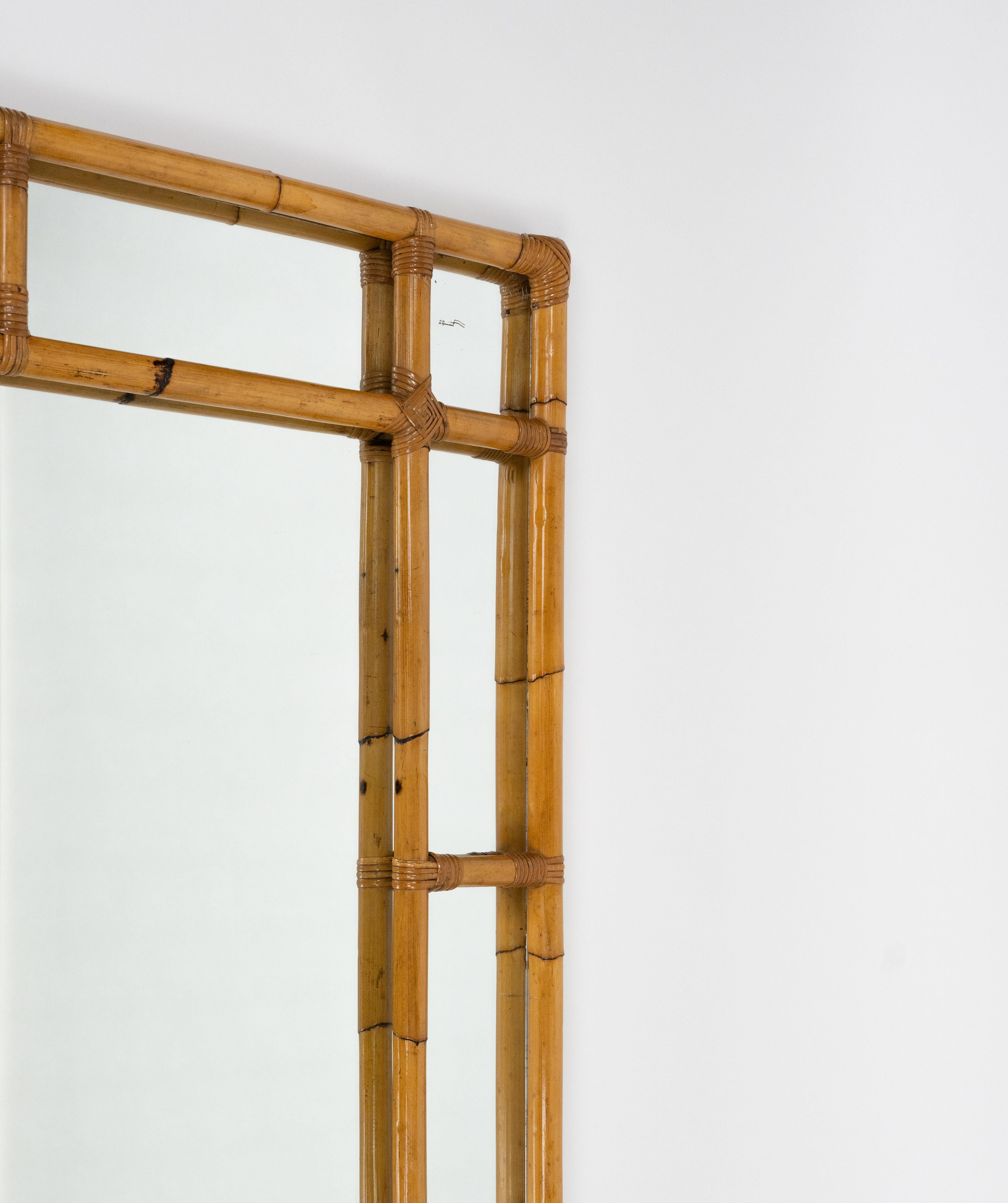 Espejo de pared cuadrado de bambú y ratán de mediados de siglo by Vivai del Sud, Italia Años 70 en Bueno estado para la venta en Rome, IT