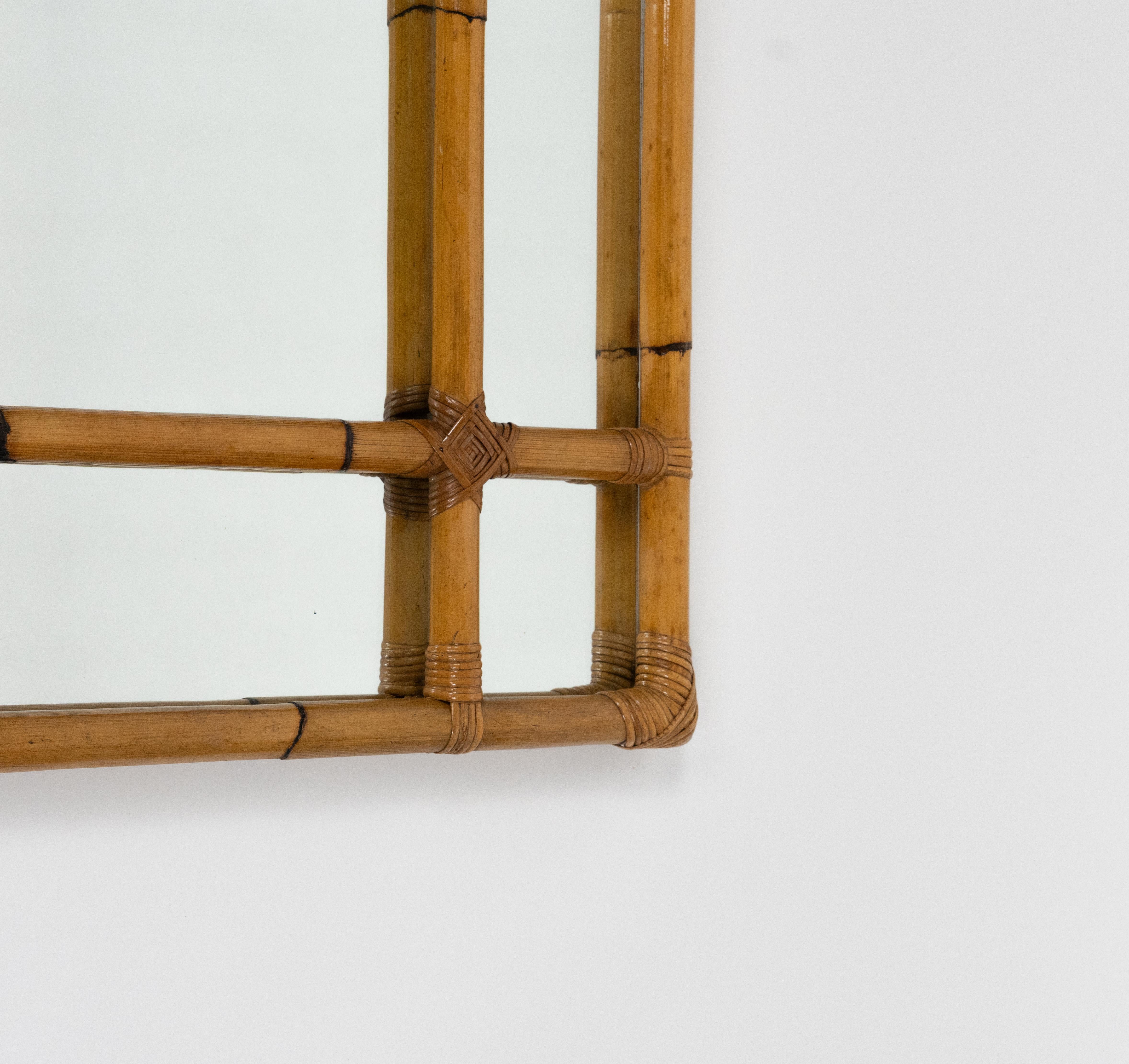Espejo de pared cuadrado de bambú y ratán de mediados de siglo by Vivai del Sud, Italia Años 70 finales del siglo XX en venta