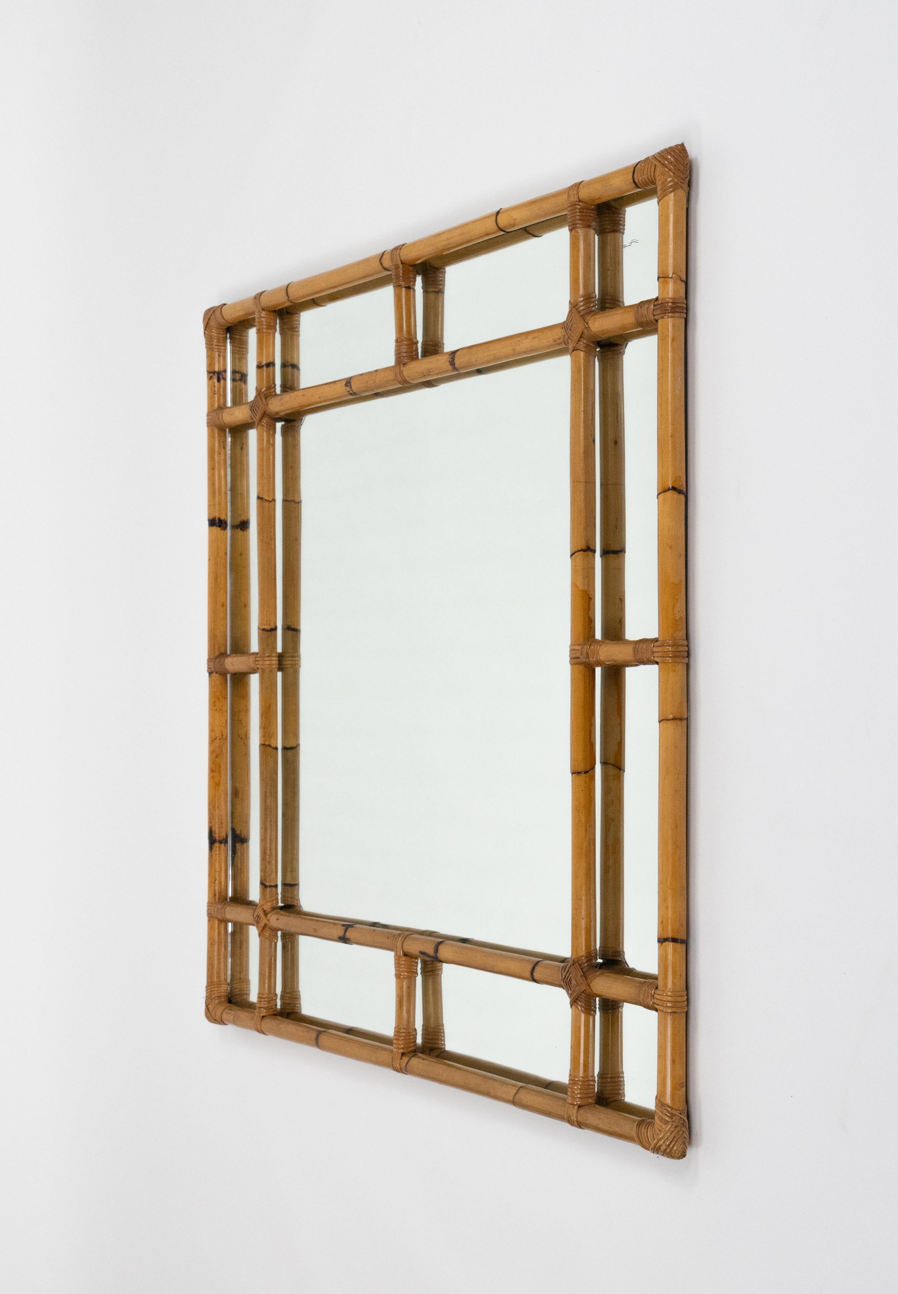 Espejo de pared cuadrado de bambú y ratán de mediados de siglo by Vivai del Sud, Italia Años 70 Metal en venta