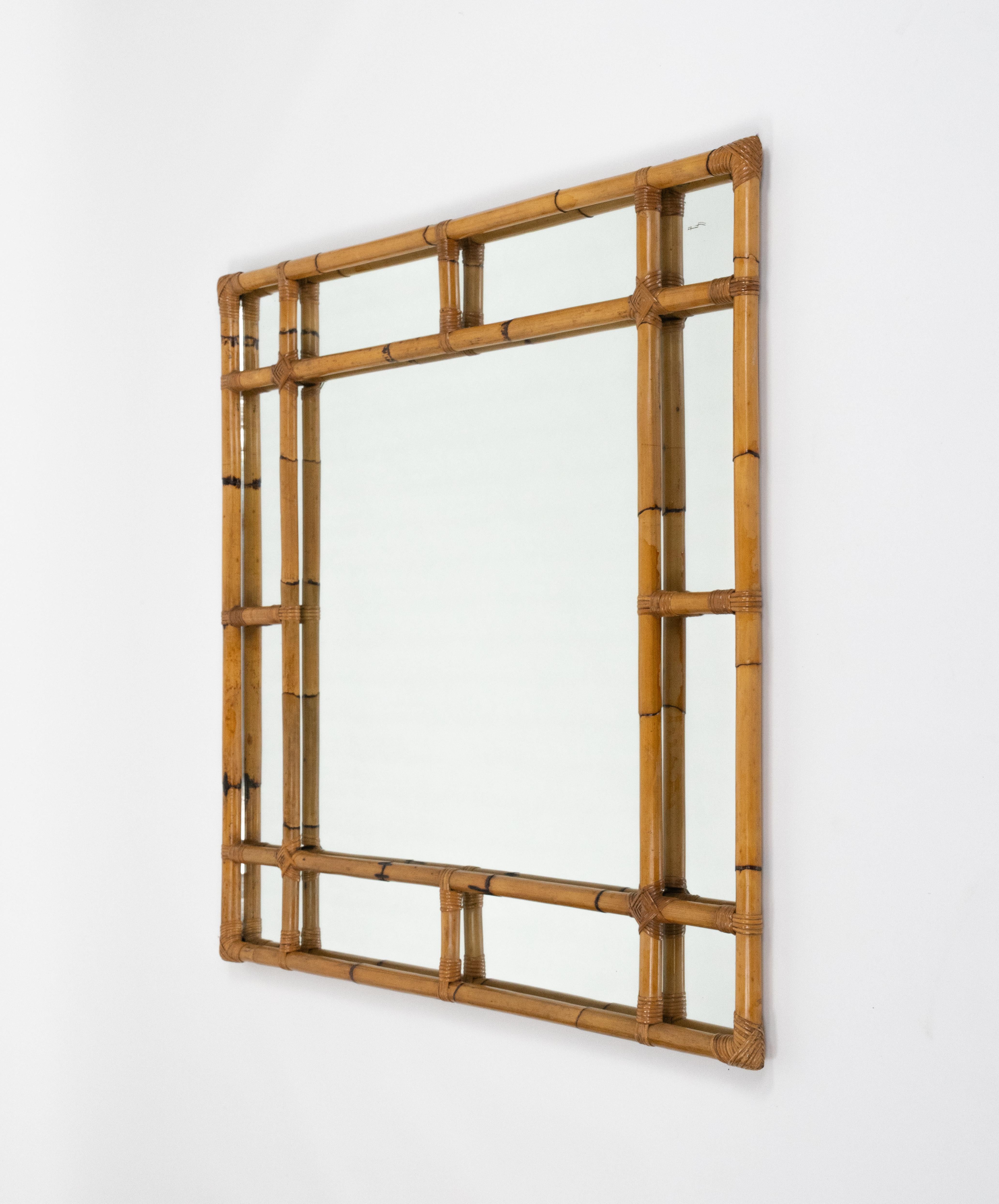 Espejo de pared cuadrado de bambú y ratán de mediados de siglo by Vivai del Sud, Italia Años 70 en venta 1