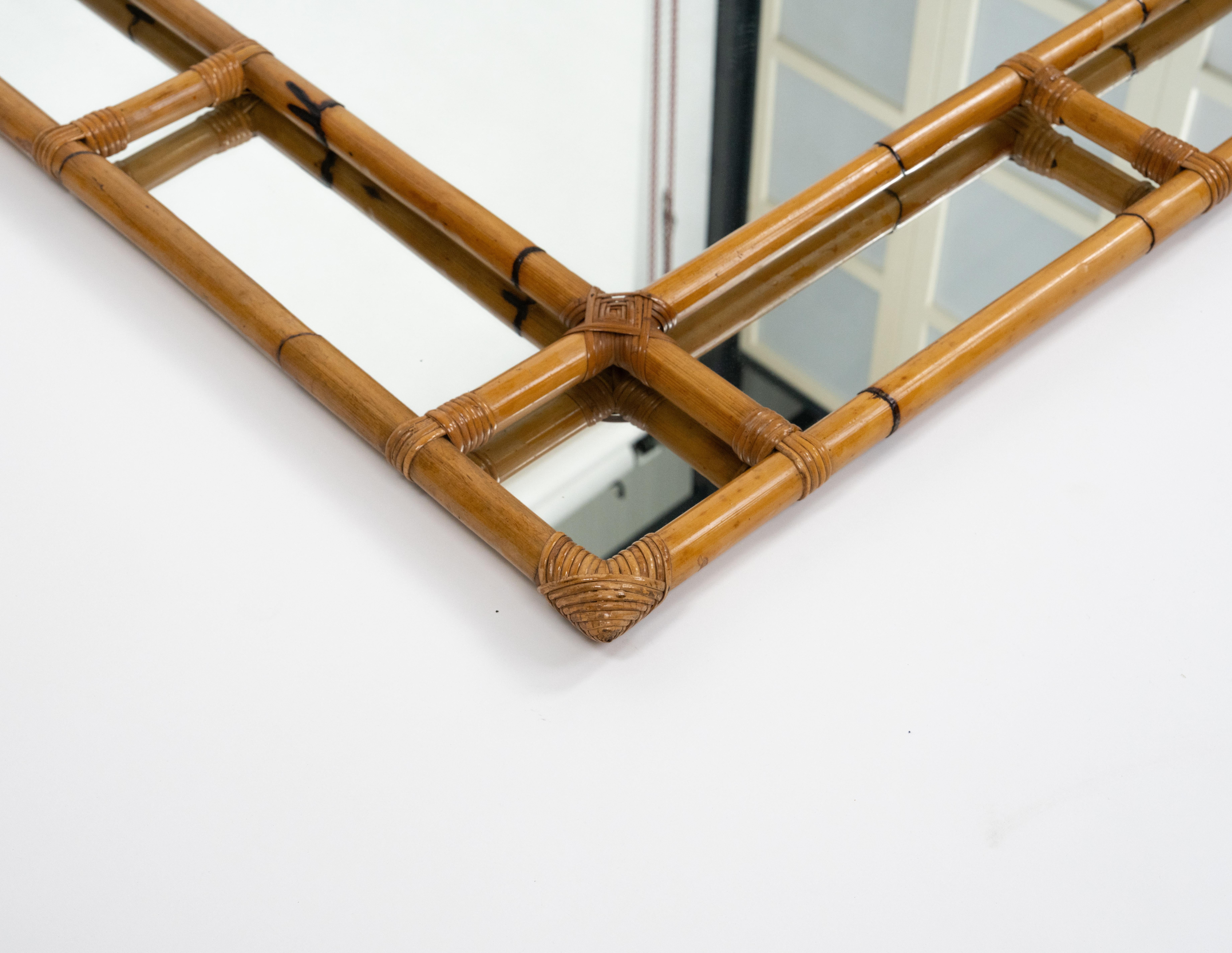 Espejo de pared cuadrado de bambú y ratán de mediados de siglo by Vivai del Sud, Italia Años 70 en venta 2