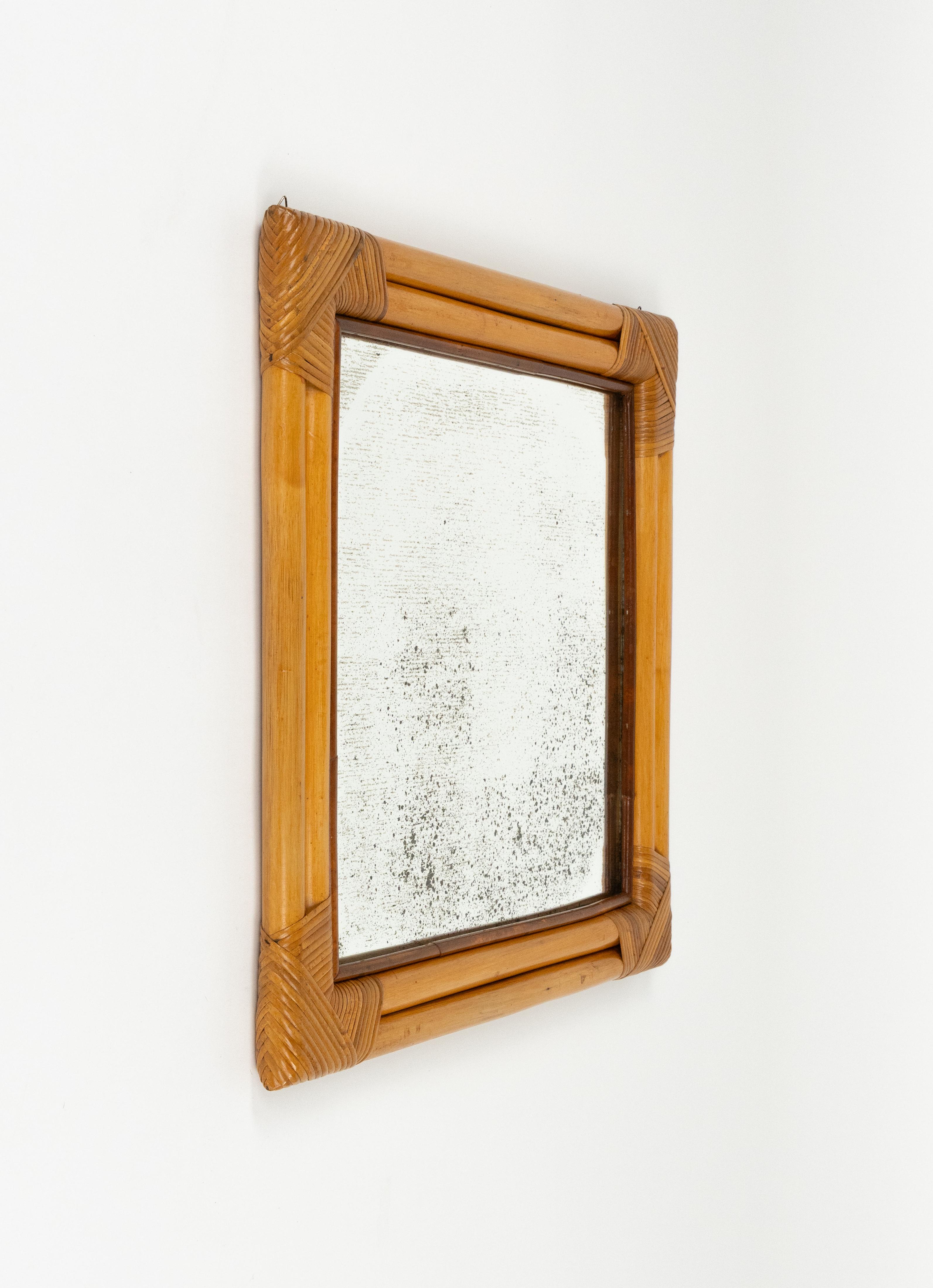 Midcentury beautiful squared wall mirror in bamboo and rattan whit double frame.

The corners are lashed together and protected with rattan strands.

Made in Italy in the 1970s.

The mirror, original of the period, shows signs of discolouration.
