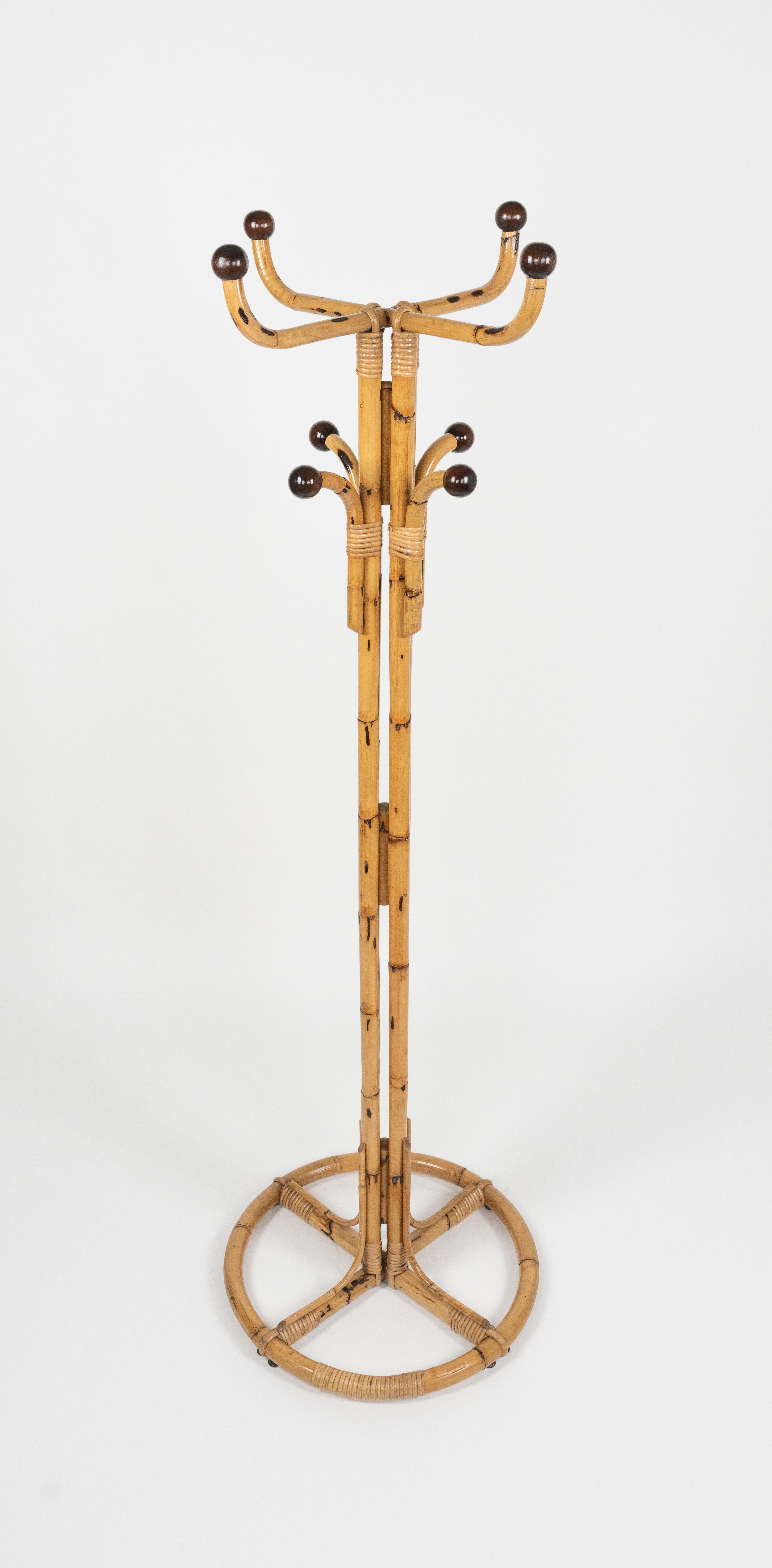 Porte-manteaux sur pied en bambou et rotin du milieu du siècle dernier, Italie, années 1960 en vente 1