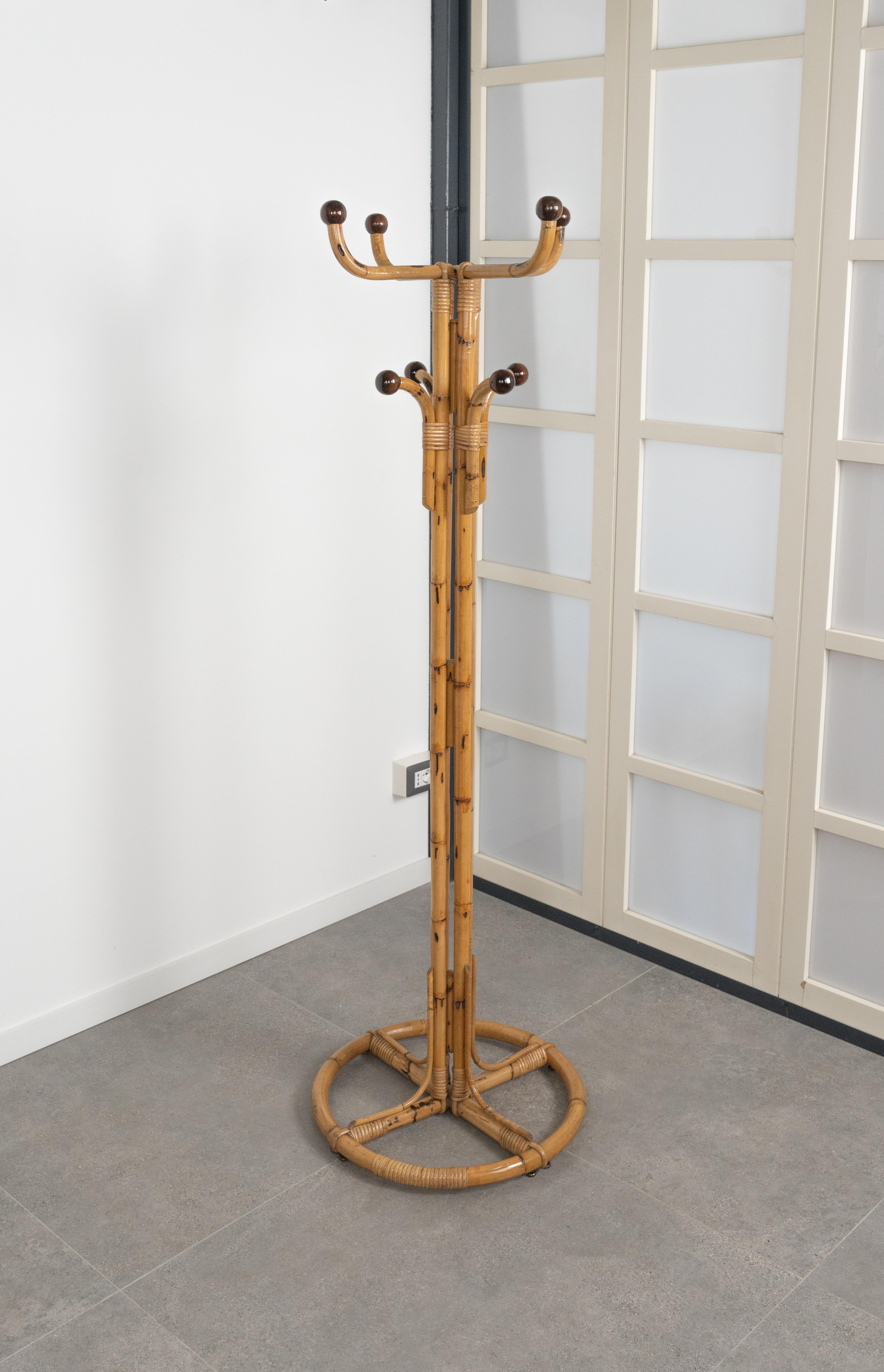 Porte-manteaux sur pied en bambou et rotin du milieu du siècle dernier, Italie, années 1960 Bon état - En vente à Rome, IT