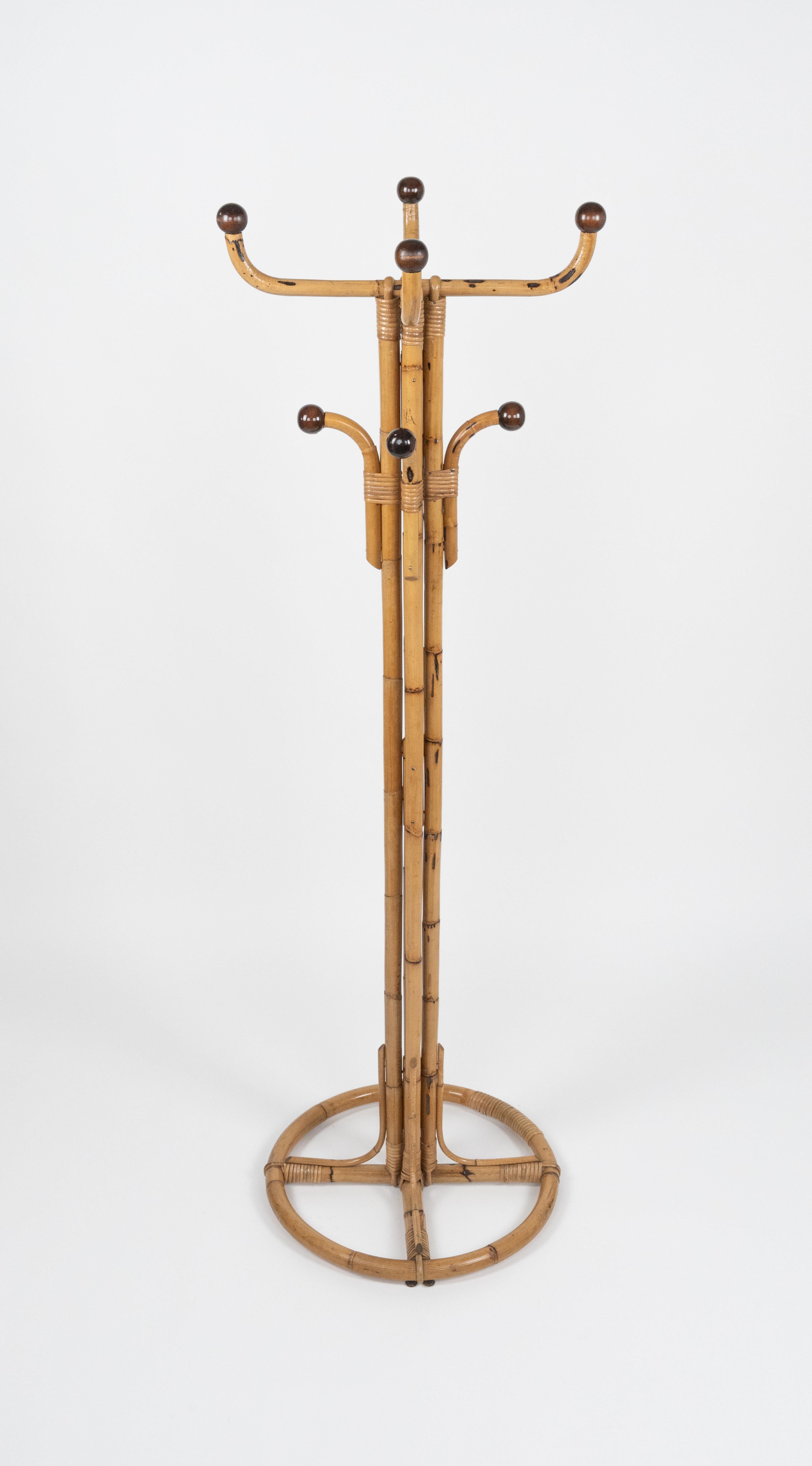 Milieu du XXe siècle Porte-manteaux sur pied en bambou et rotin du milieu du siècle dernier, Italie, années 1960 en vente