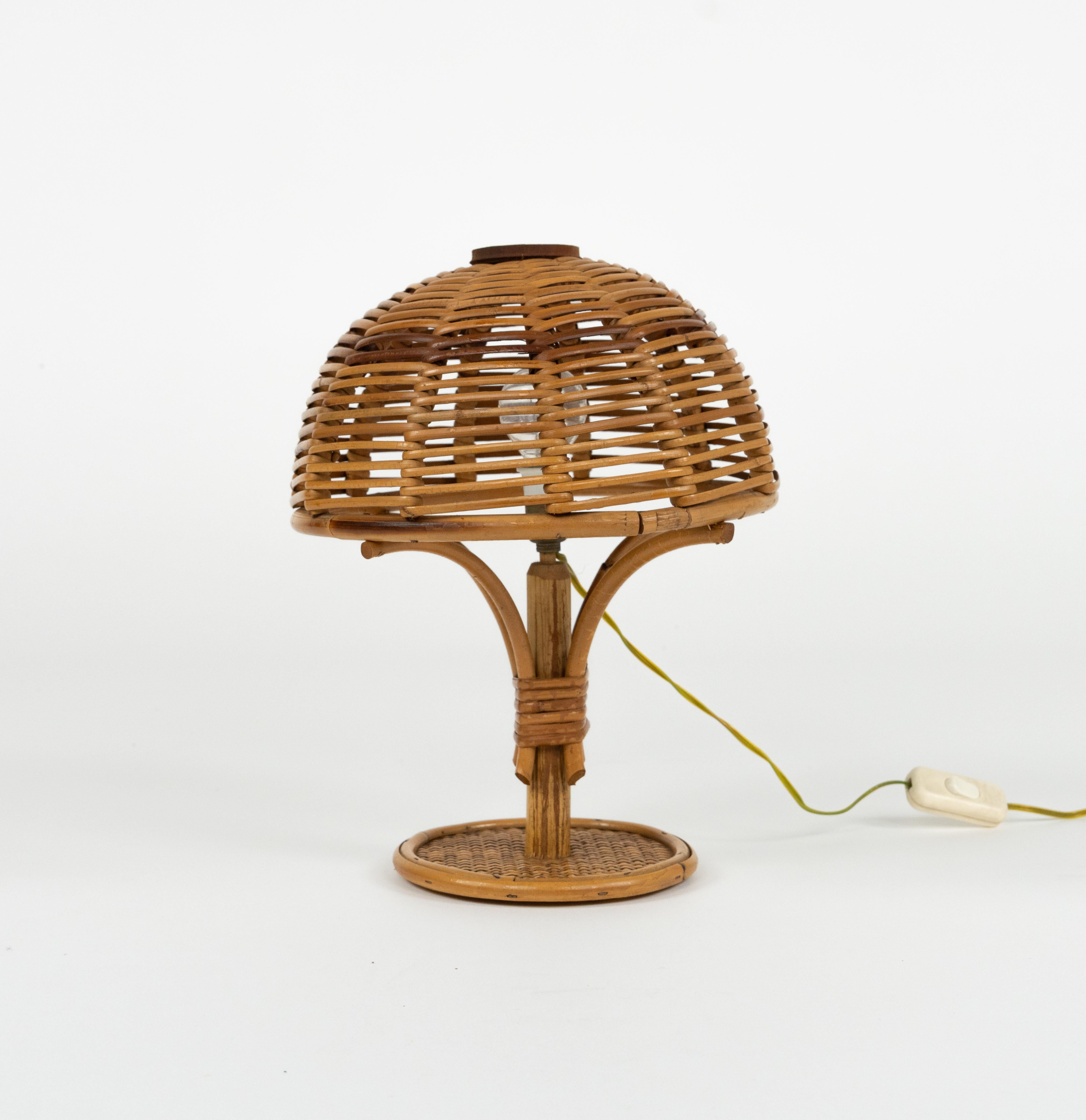 Midcentury Bamboo and Rattan Table Lamp attributed to Louis Sognot, Italy 1960s Moderno de mediados de siglo en venta