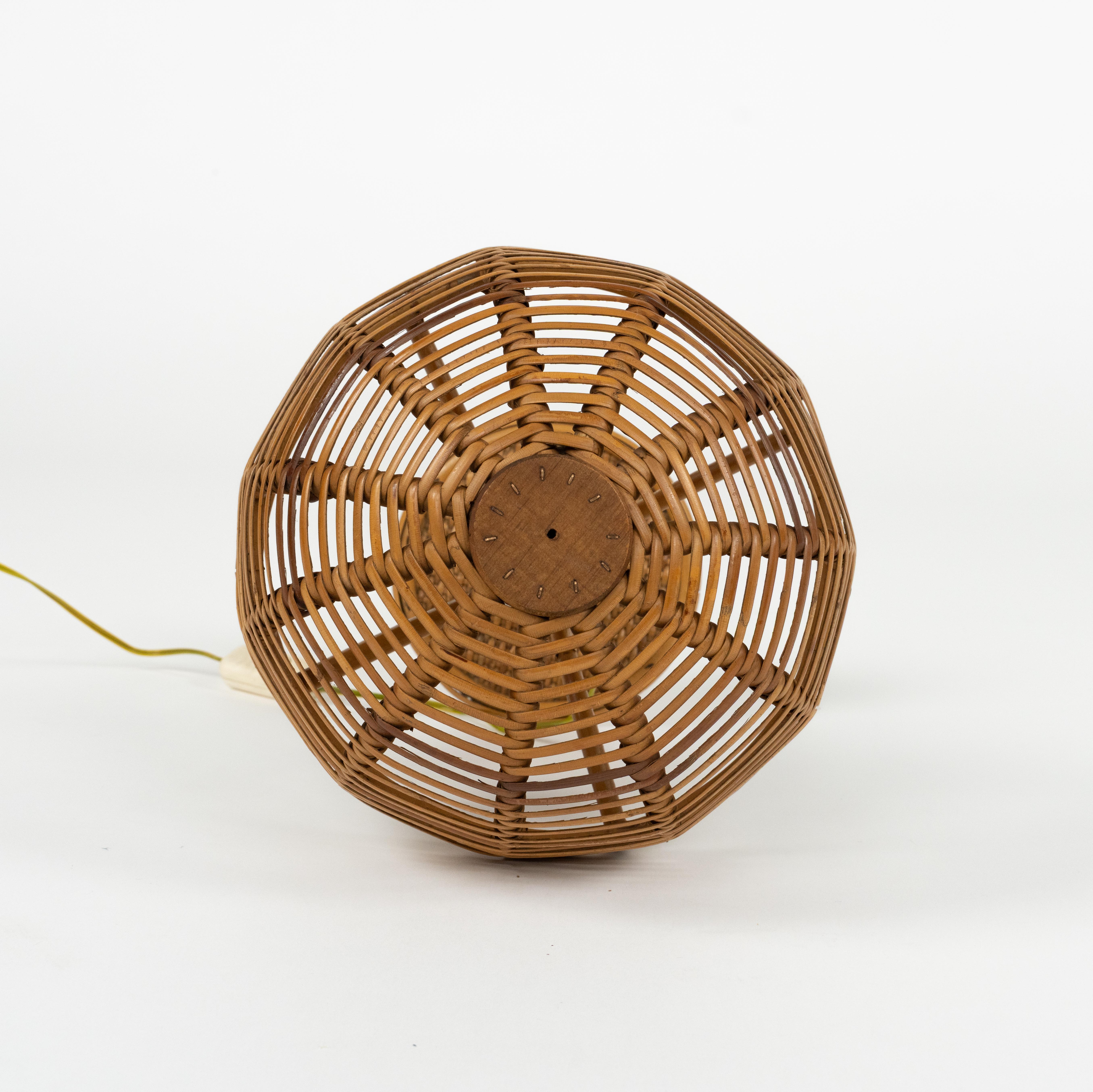 Midcentury Bamboo and Rattan Table Lamp attributed to Louis Sognot, Italy 1960s Hecho a mano en venta