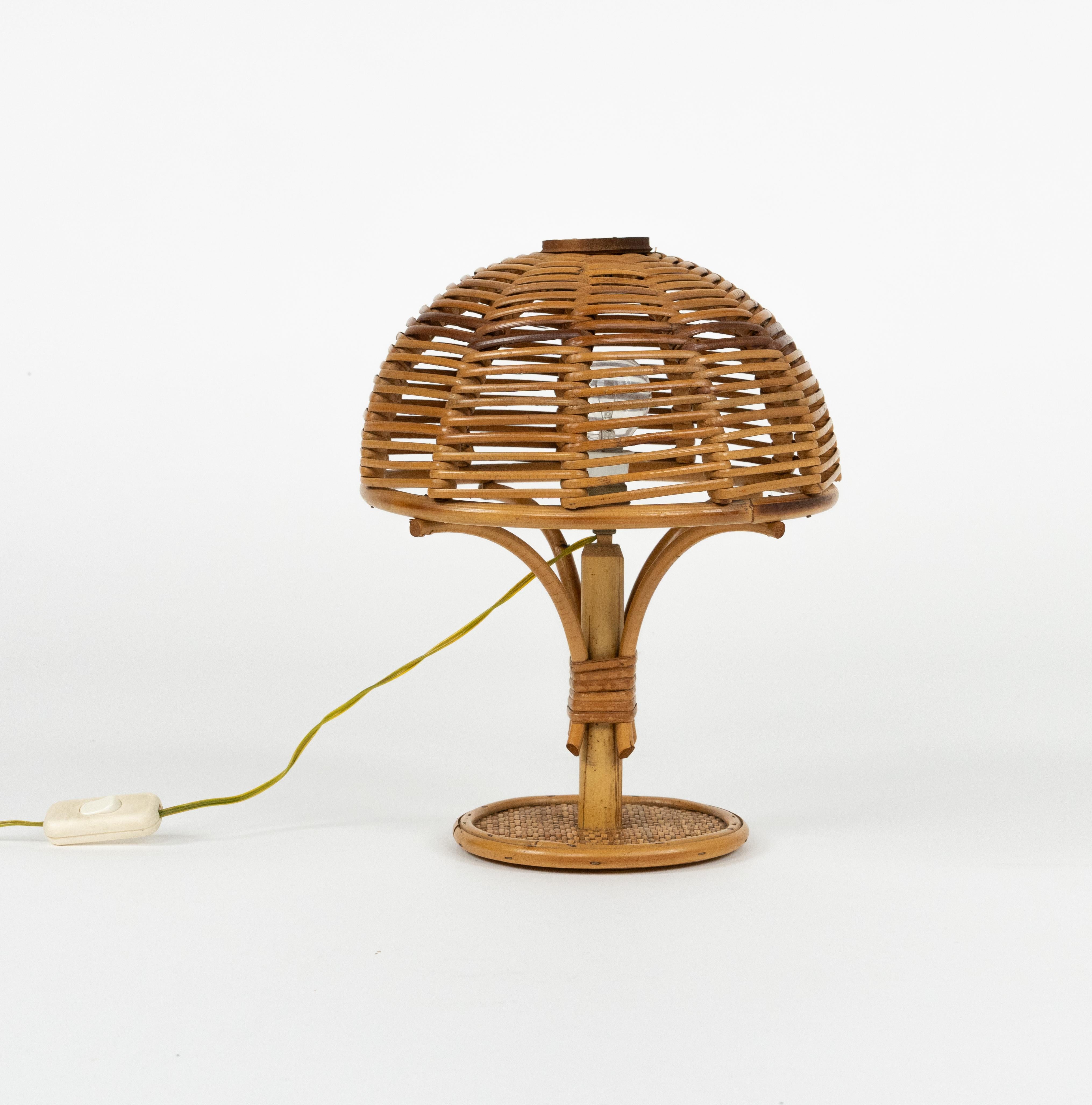 Midcentury Bamboo and Rattan Table Lamp attributed to Louis Sognot, Italy 1960s en Bueno estado para la venta en Rome, IT