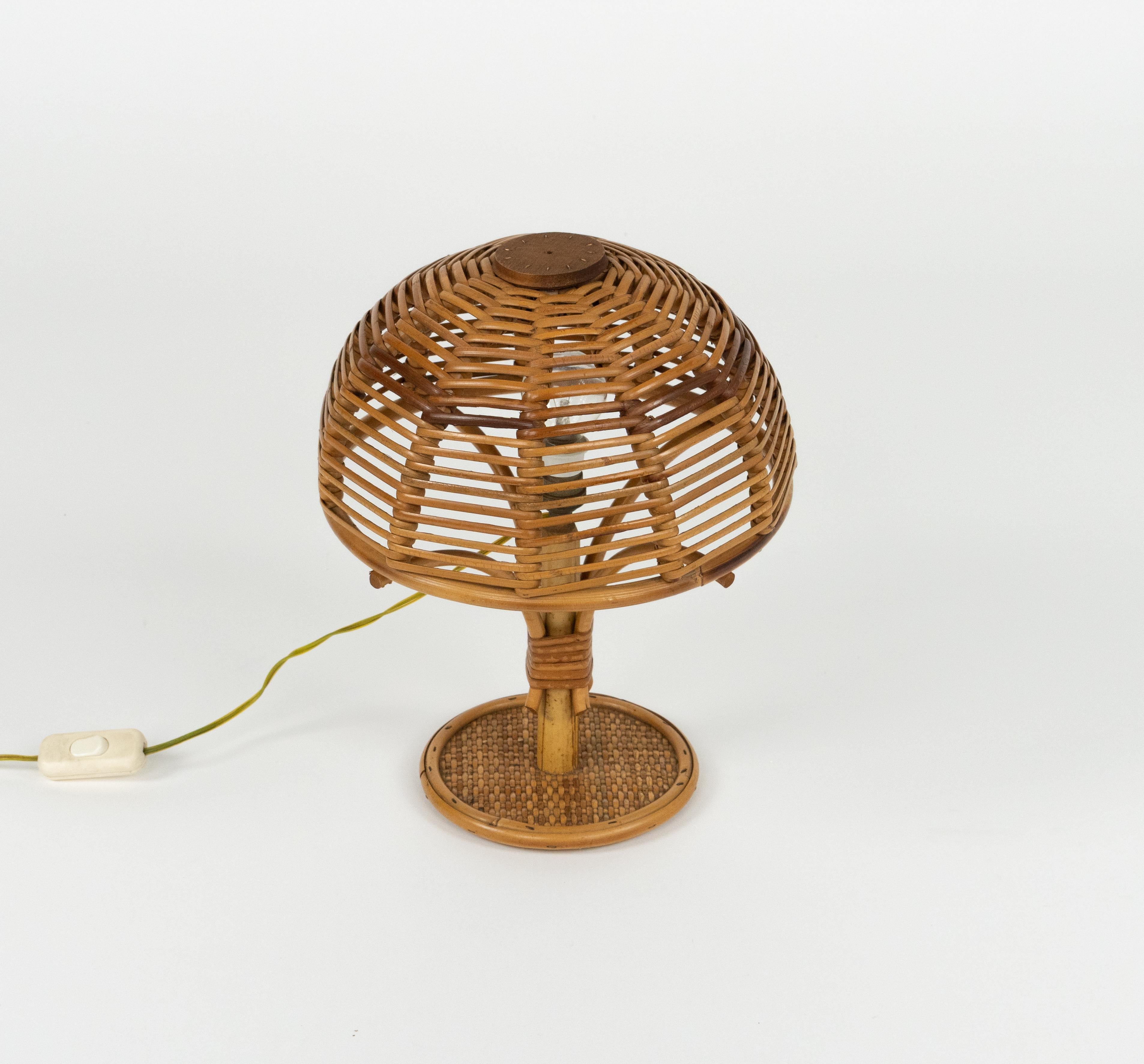 Midcentury Bamboo and Rattan Table Lamp attributed to Louis Sognot, Italy 1960s mediados del siglo XX en venta