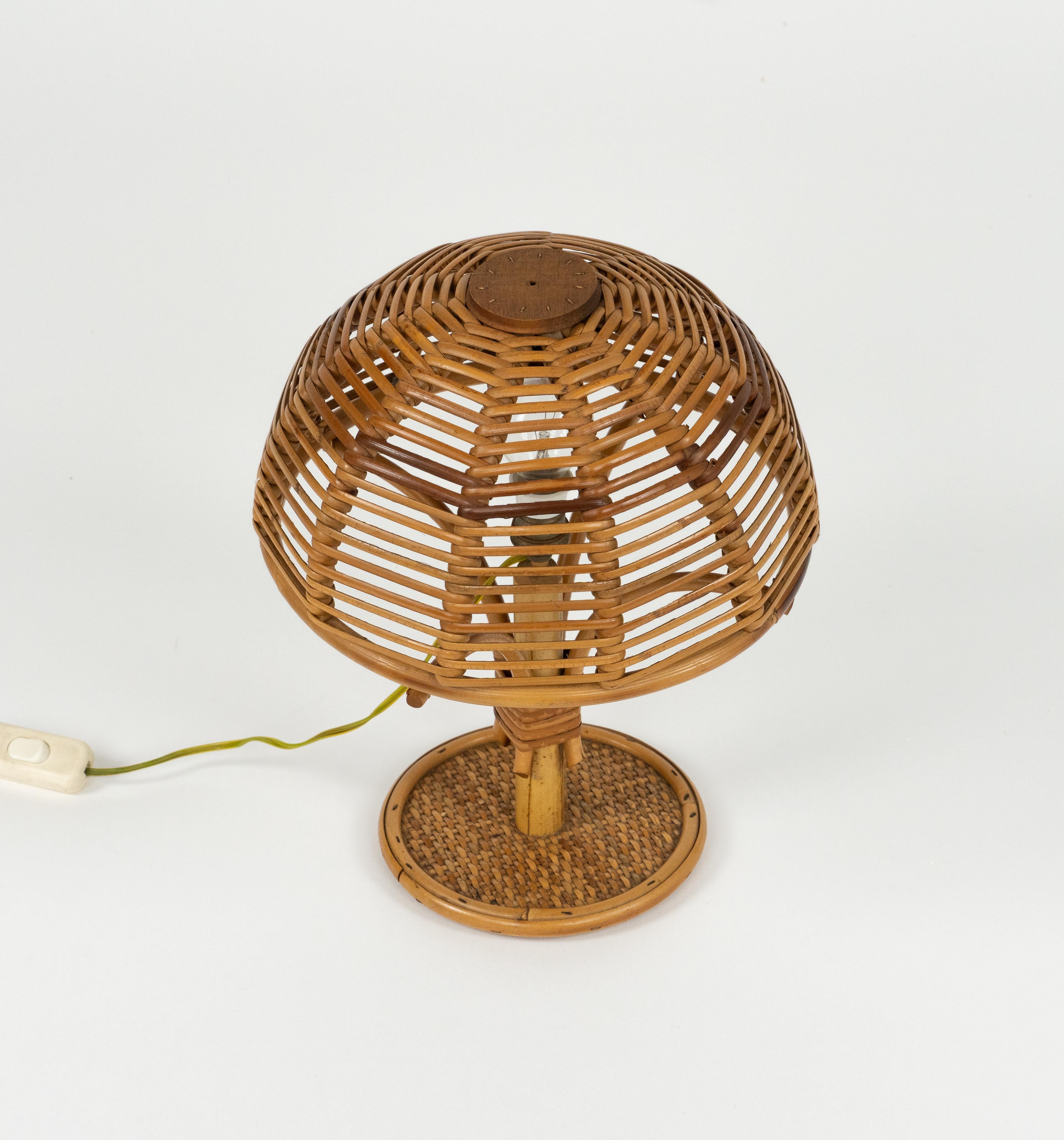 Midcentury Bamboo and Rattan Table Lamp attributed to Louis Sognot, Italy 1960s Bambú en venta