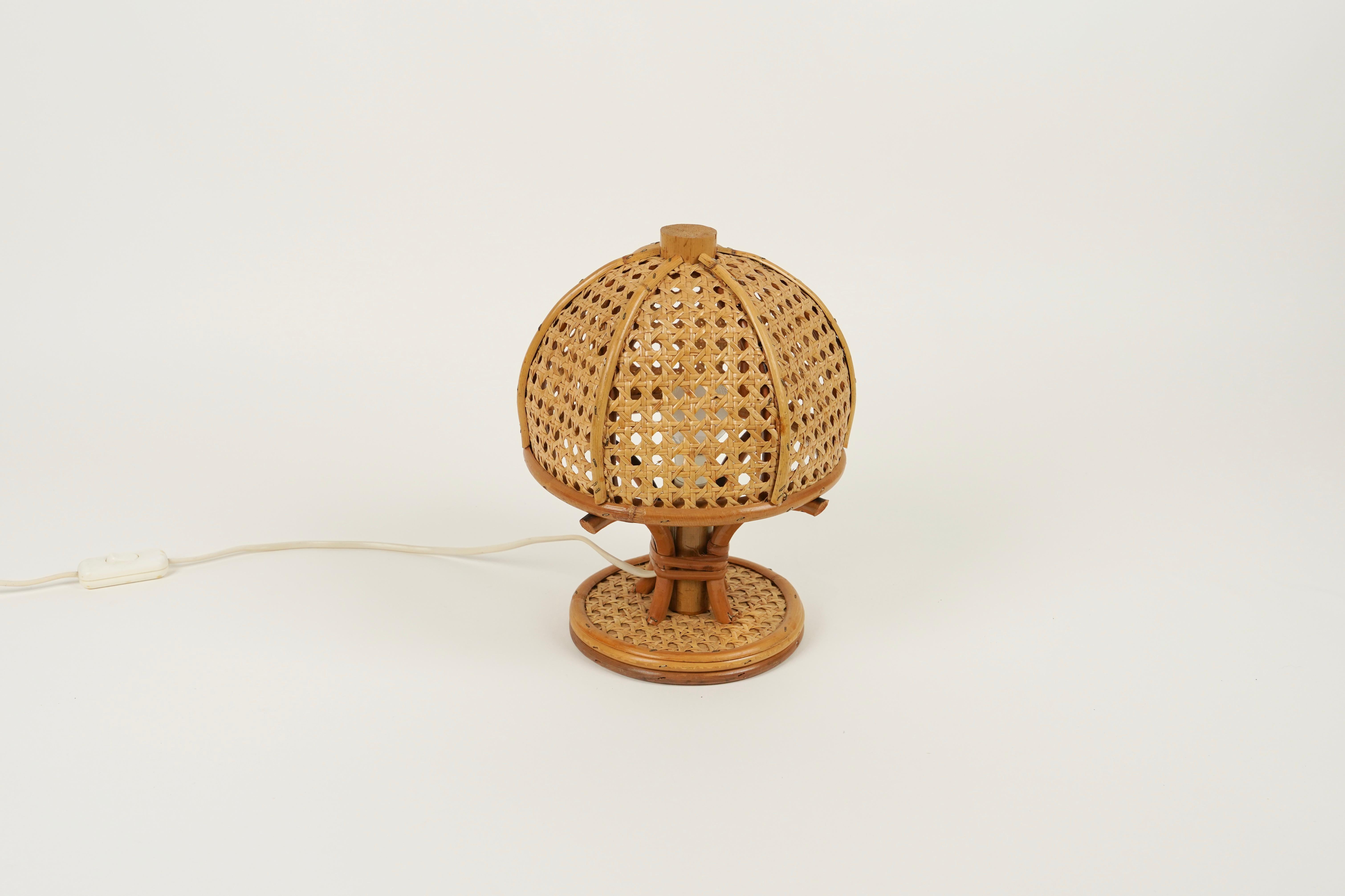 Italian Midcentury Bamboo and Rattan Table Lamp Louis Sognot Style, Italy, 1970s For Sale