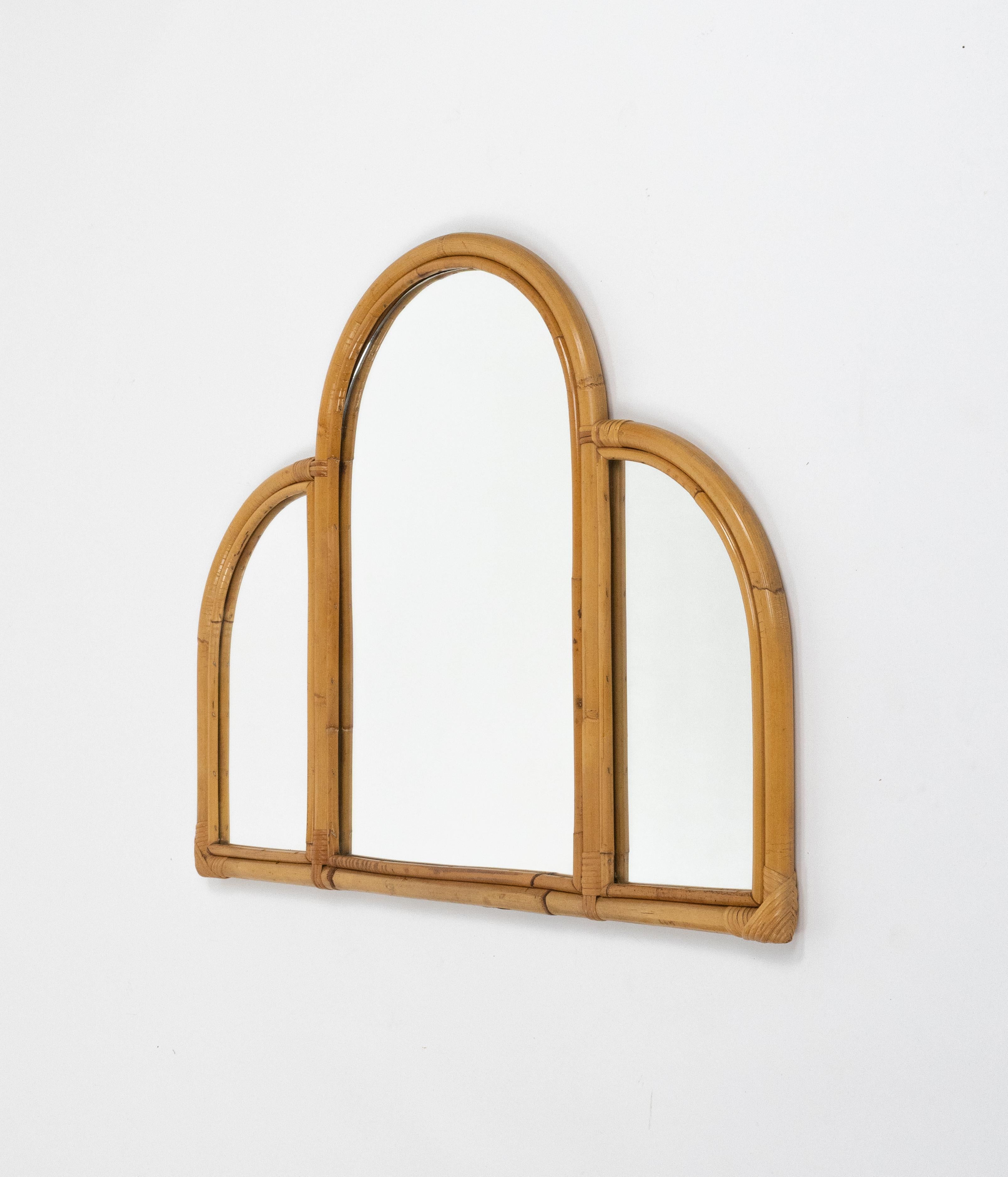 Midcentury Bamboo and Rattan Three Arches Wall Mirror, Italy 1970s Bon état - En vente à Rome, IT
