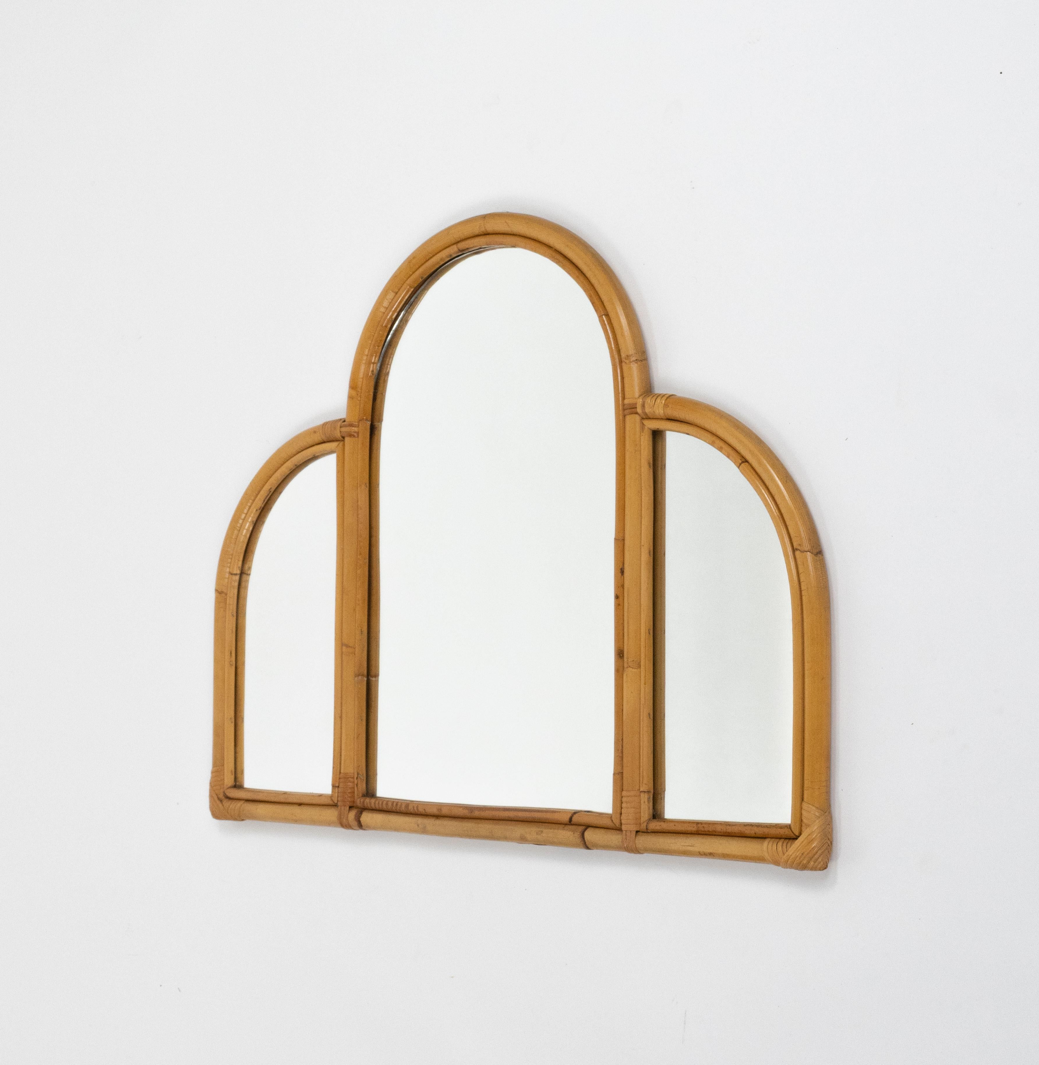 Fin du 20e siècle Midcentury Bamboo and Rattan Three Arches Wall Mirror, Italy 1970s en vente