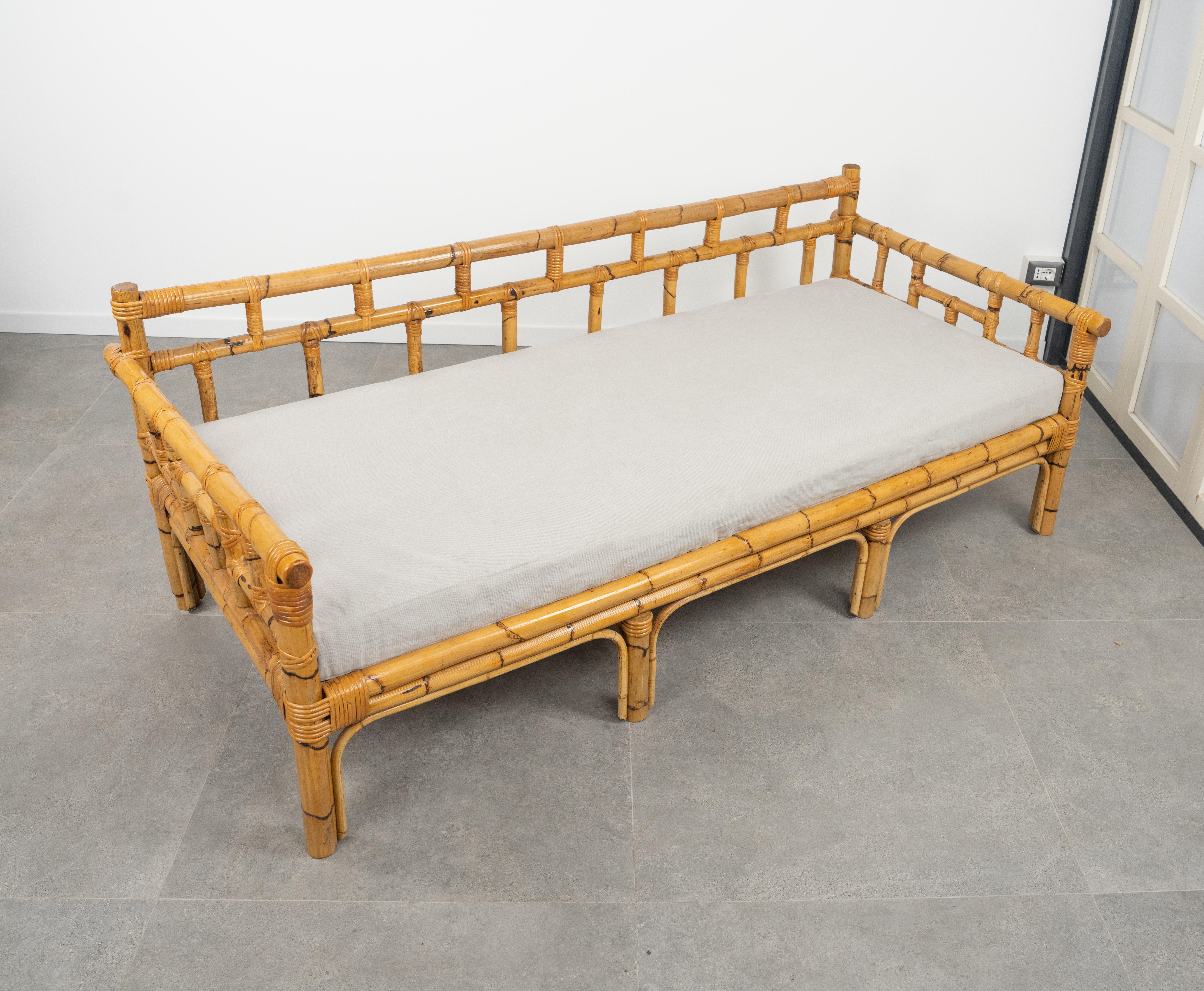 Mid-Century Modern Midcentury Bamboo and Rattan Three-Seat Sofa by Vivai Del Sud, Italy 1970s For Sale