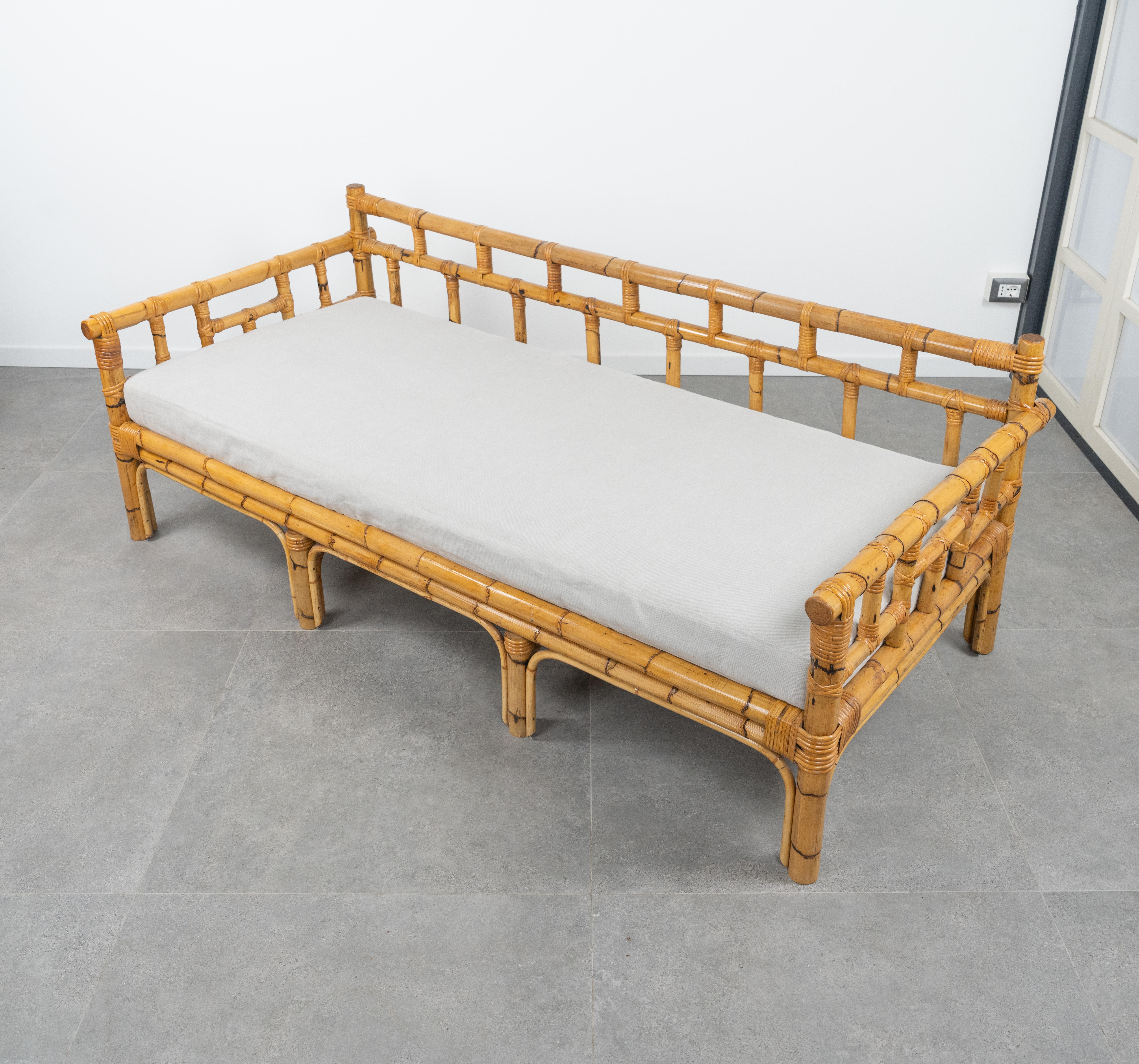Late 20th Century Midcentury Bamboo and Rattan Three-Seat Sofa by Vivai Del Sud, Italy 1970s For Sale