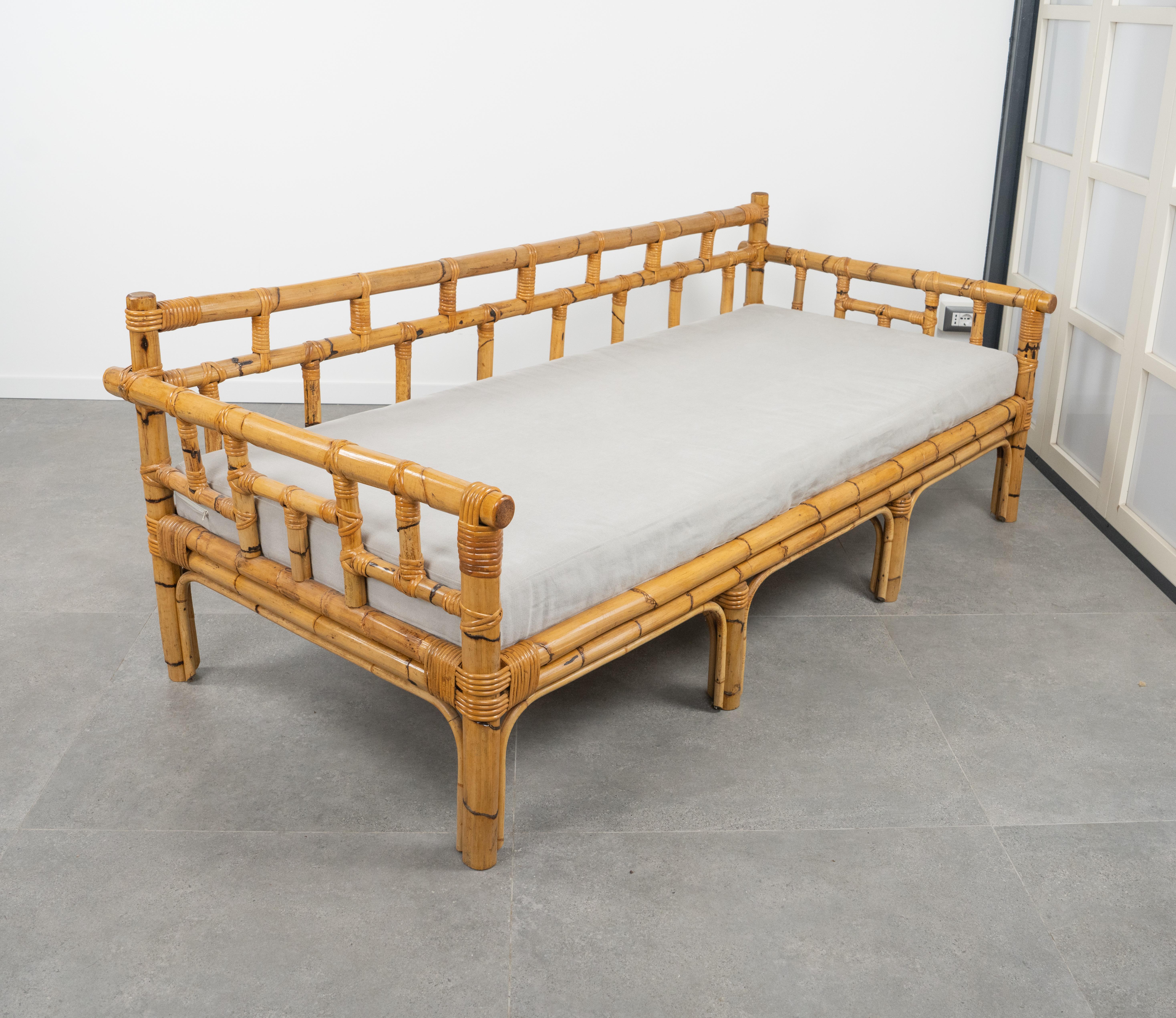 Midcentury Bamboo and Rattan Three-Seat Sofa by Vivai Del Sud, Italy 1970s For Sale 1