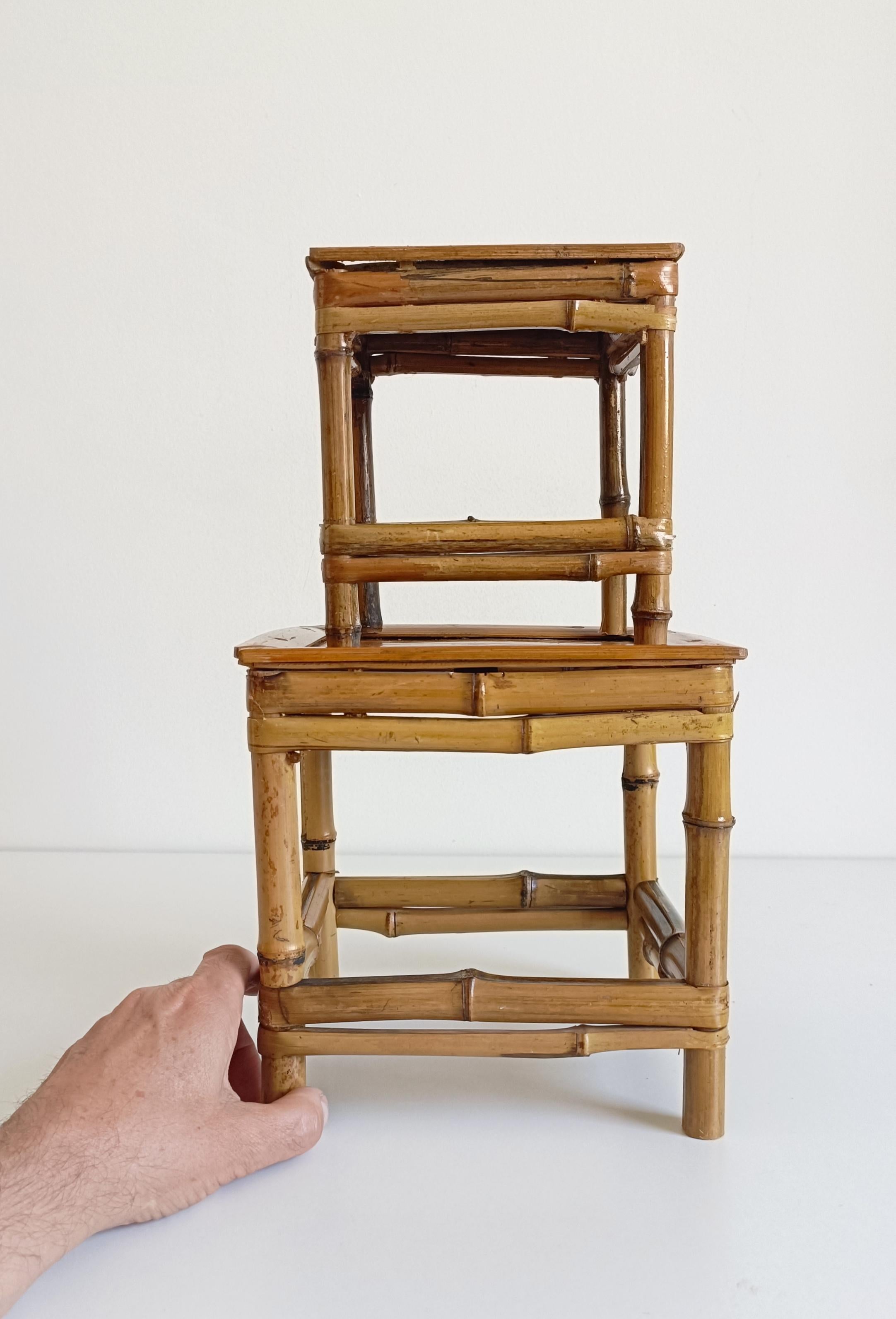 Pequeños pedestales o mesas de centro de bambú y madera de mediados de siglo, Francia, años 50 en venta 5