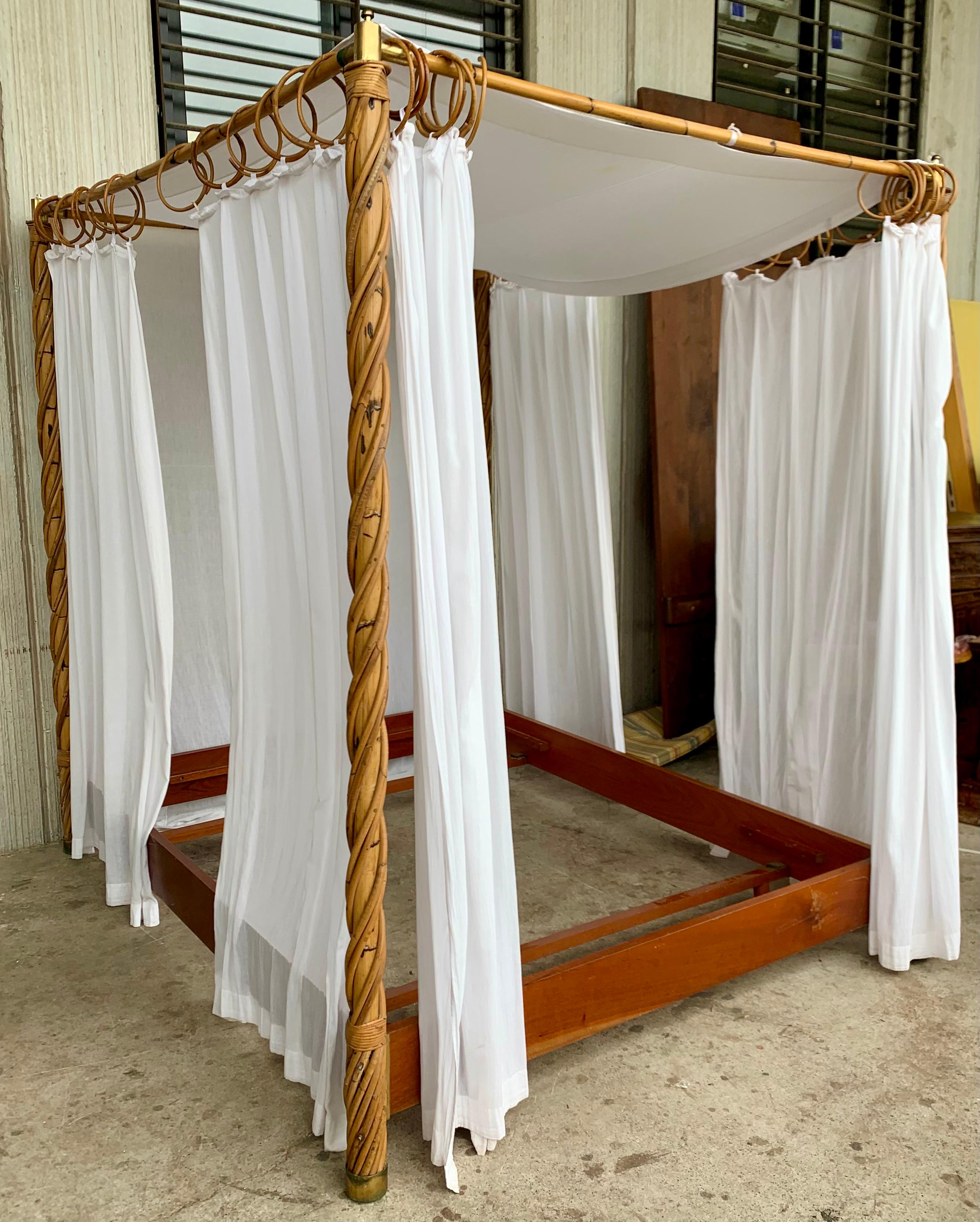 outdoor four poster bed