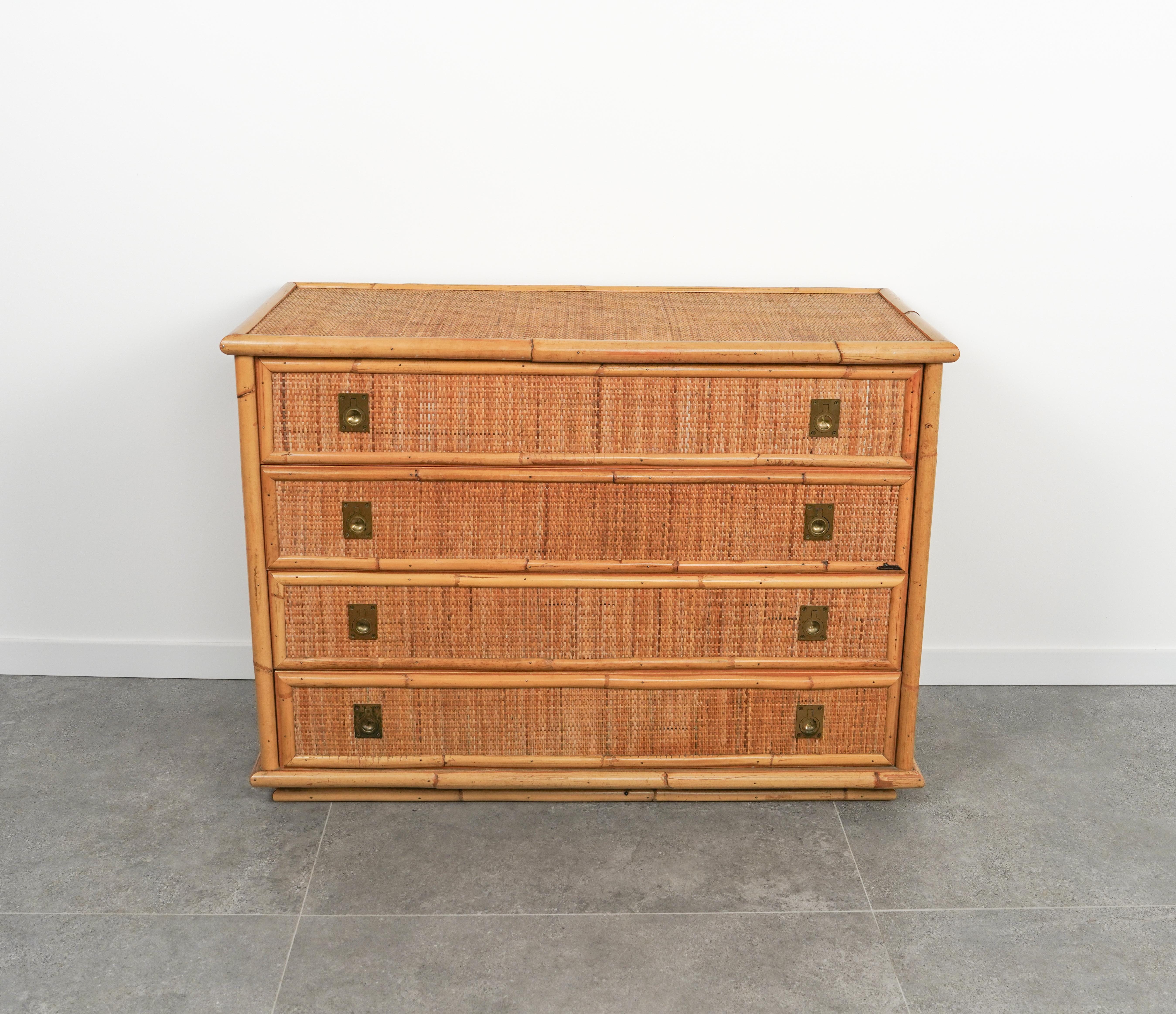 Midcentury amazing chest of drawers in bamboo, rattan, wicker and handles in brass by Dal Vera.

Made in Italy in the 1970s.

The brass handles on the drawers are lovely examples of high-quality craftsmanship.