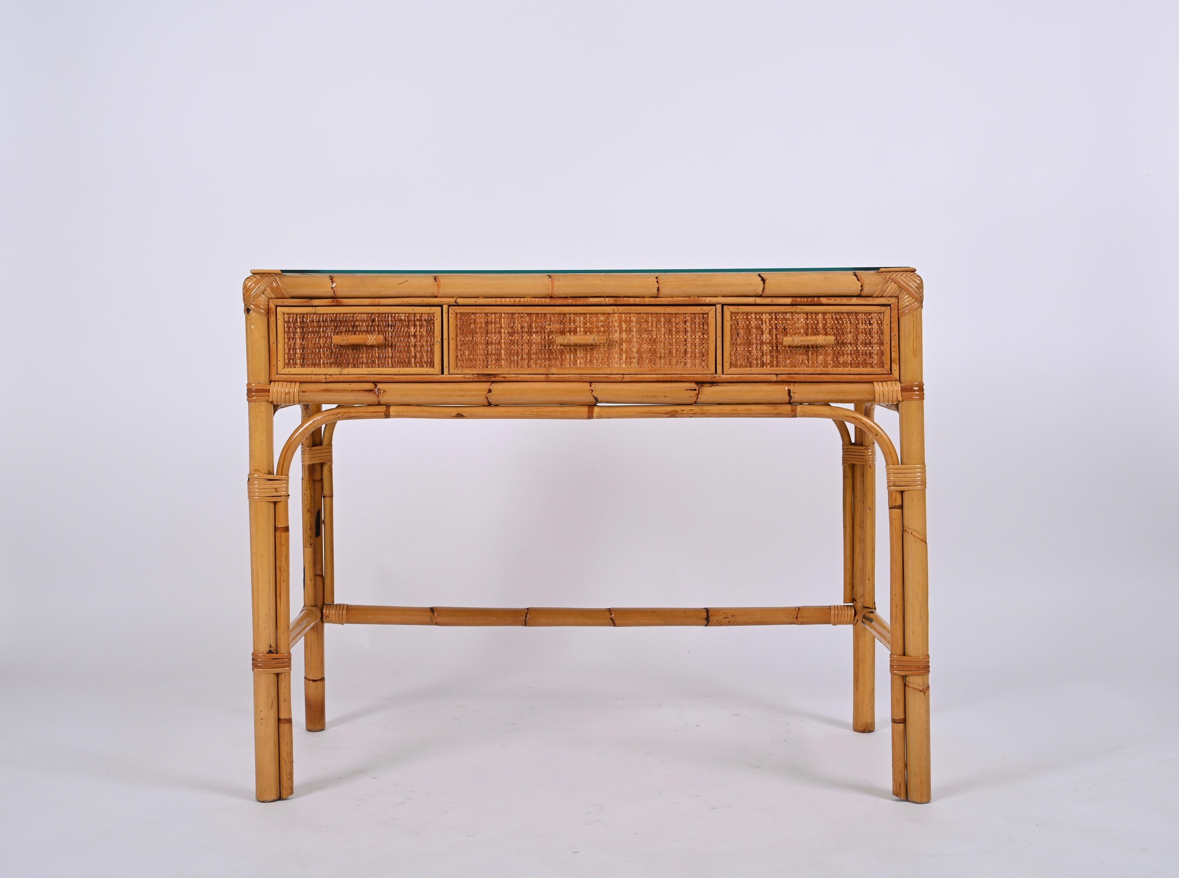 Midcentury Bamboo, Rattan and Glass Italian Rectangular Desk with Drawers, 1970s In Good Condition In Roma, IT