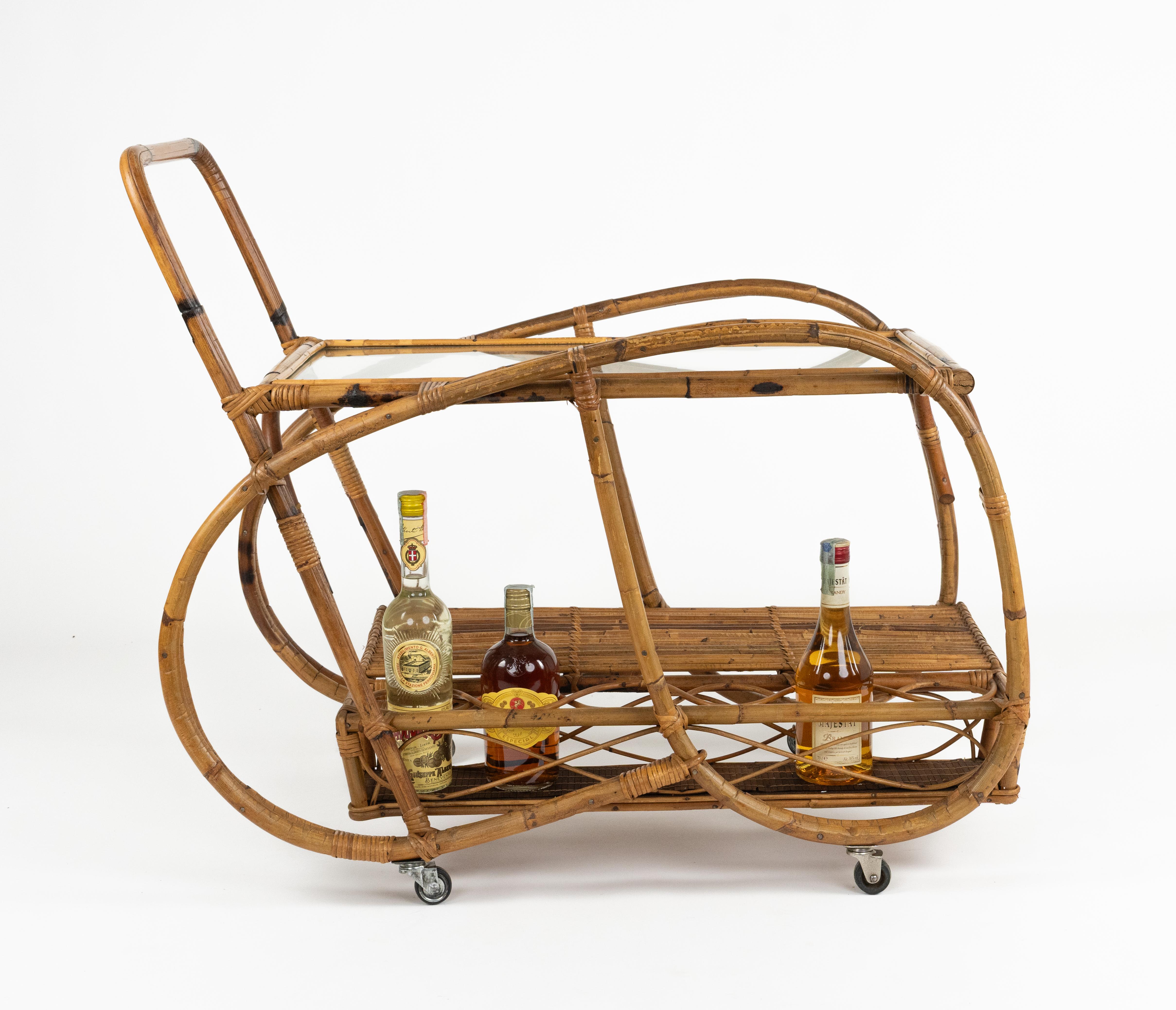 Barwagen aus Bambus, Rattan und Glas aus der Jahrhundertmitte, Italien 1960er (Handgefertigt) im Angebot